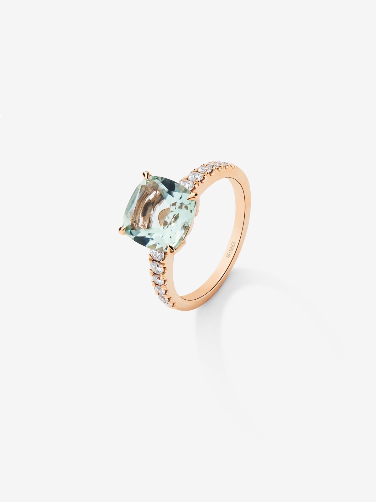 18K rose gold ring with cushion-cut green amethyst of 2.68 cts and 12 brilliant-cut diamonds with a total of 0.29 cts