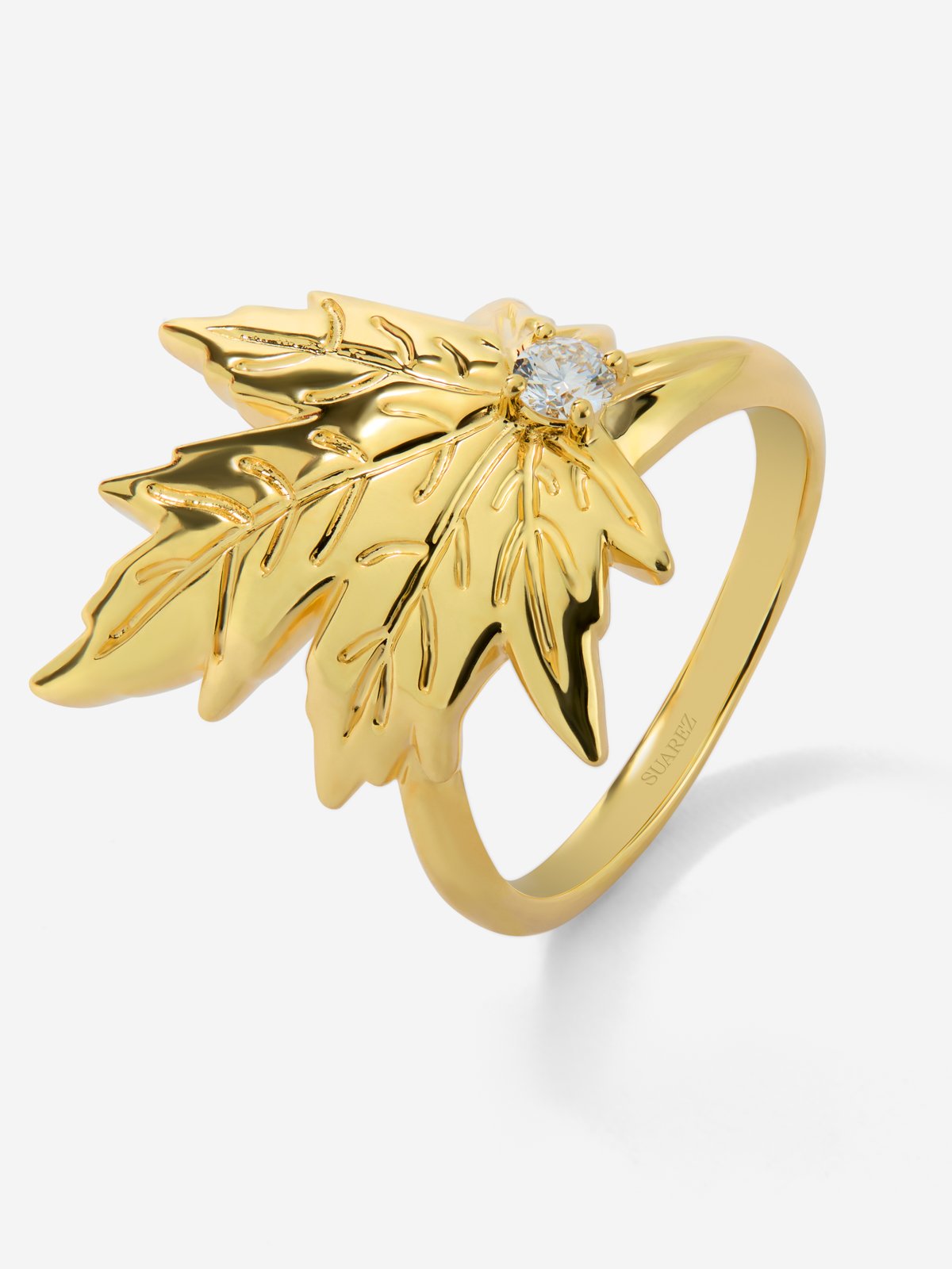 18K yellow gold ring with a 0.12 ct central brilliant-cut diamond, in a maple leaf design