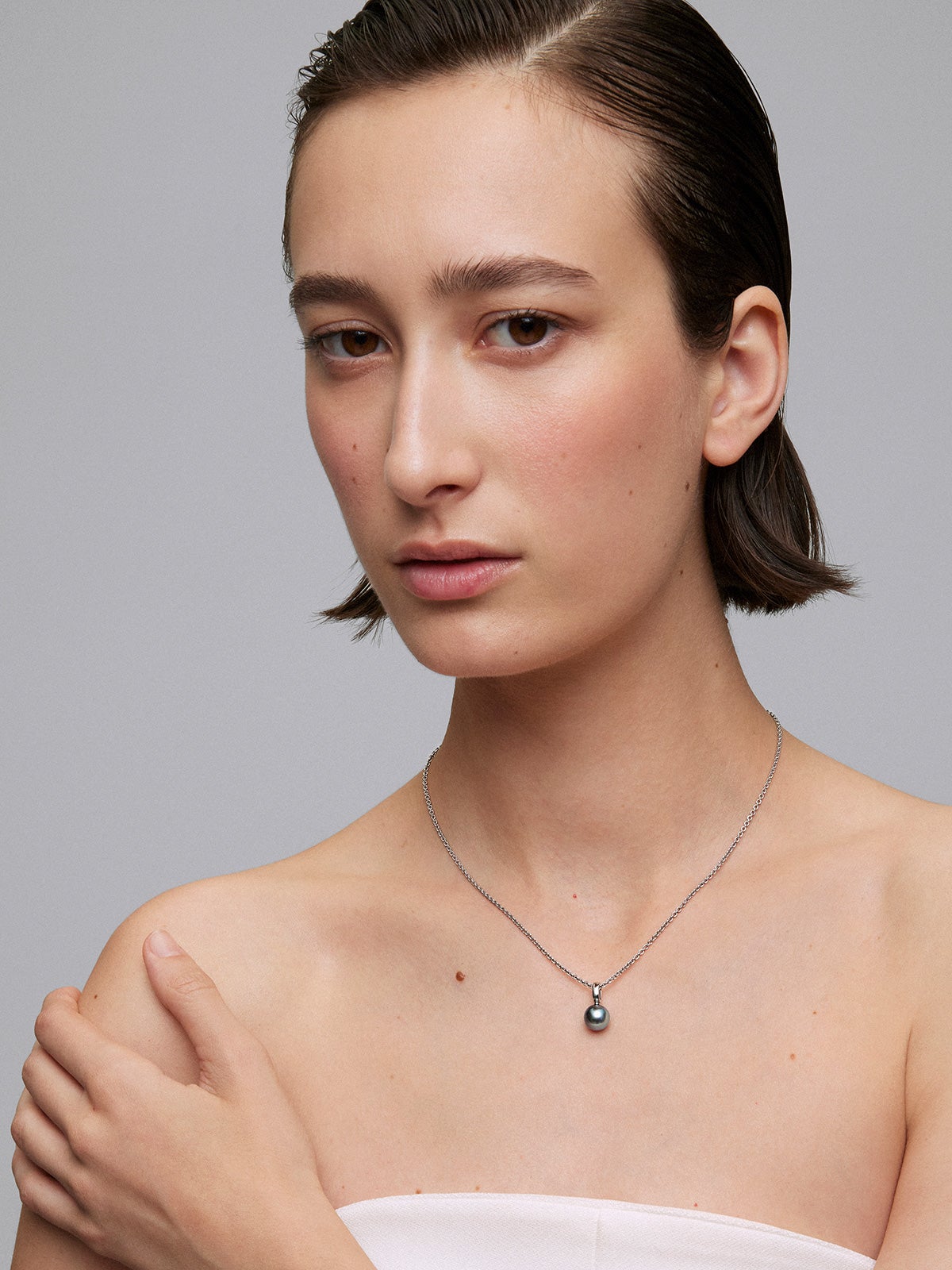 925 silver chain pendant with 8.5 mm Tahitian pearl.