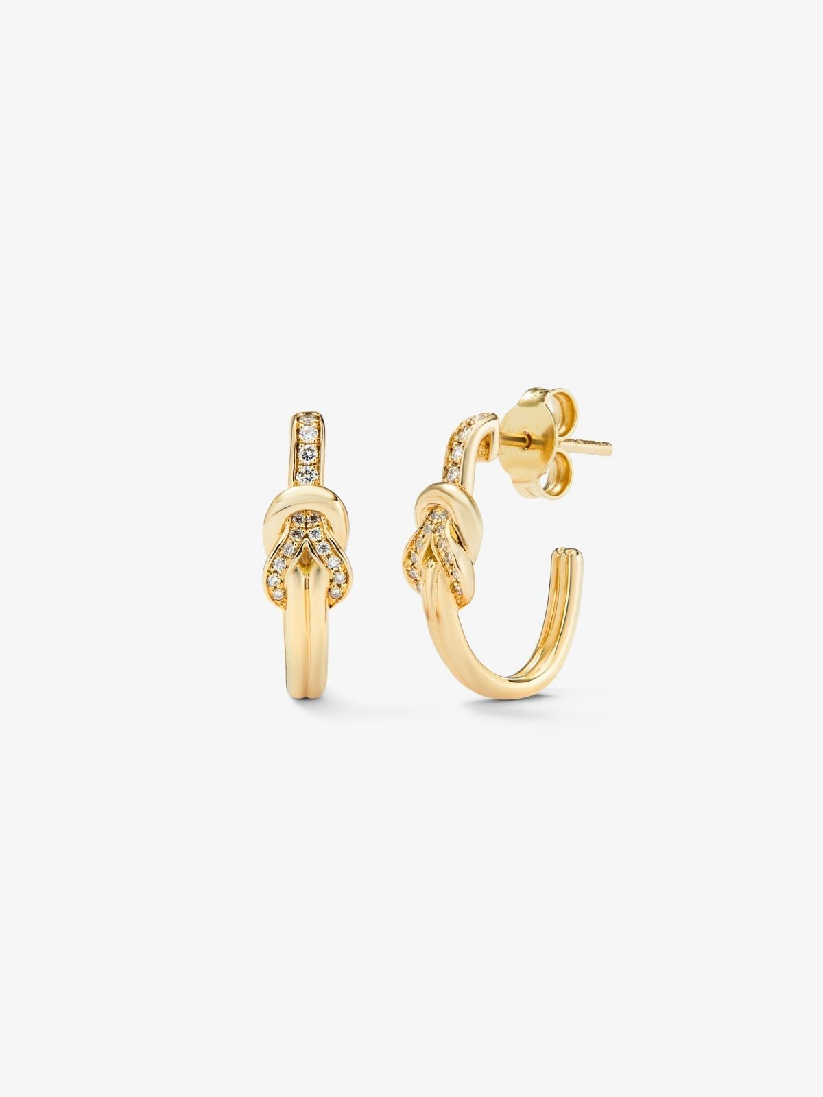 Pendientes de aro de oro amarillo de 18K con diamantes blancos en talla brillante de 0,11 cts y forma de nudo