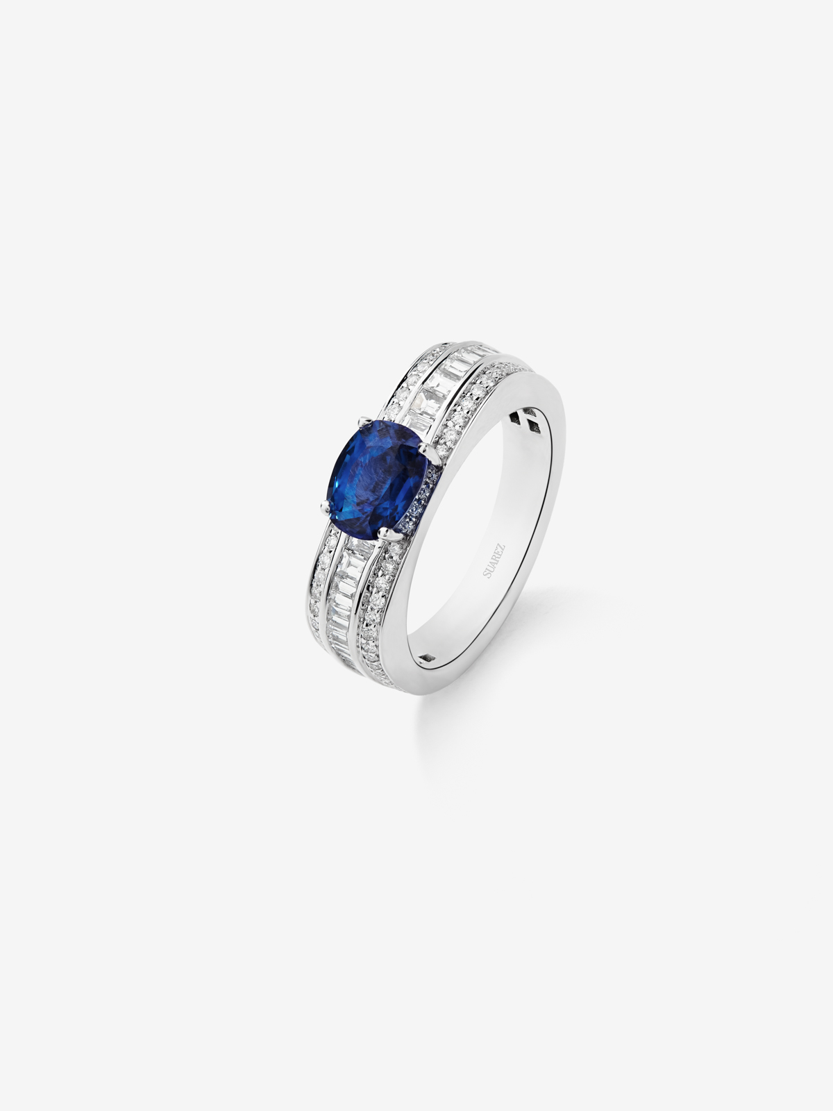 18K White Gold Ring with Royal Blue Zafiro in 1.56 cts and white diamonds in 0.71 cts