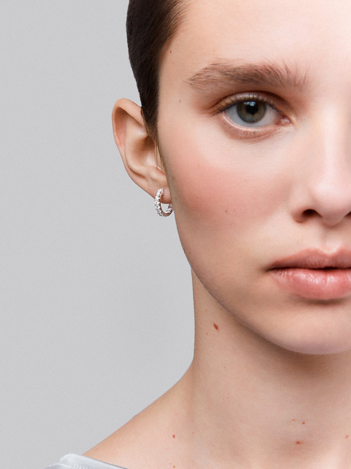 18K white gold small hoop earrings with diamonds