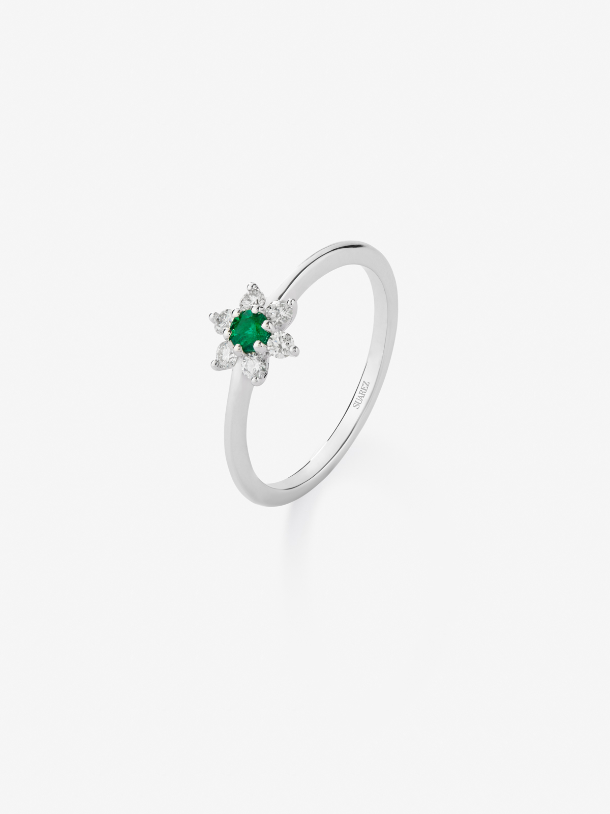 18K white gold ring with green emerald in bright size of 0.08 cts and white diamonds in bright size of 0.15 CTS star -shaped shape