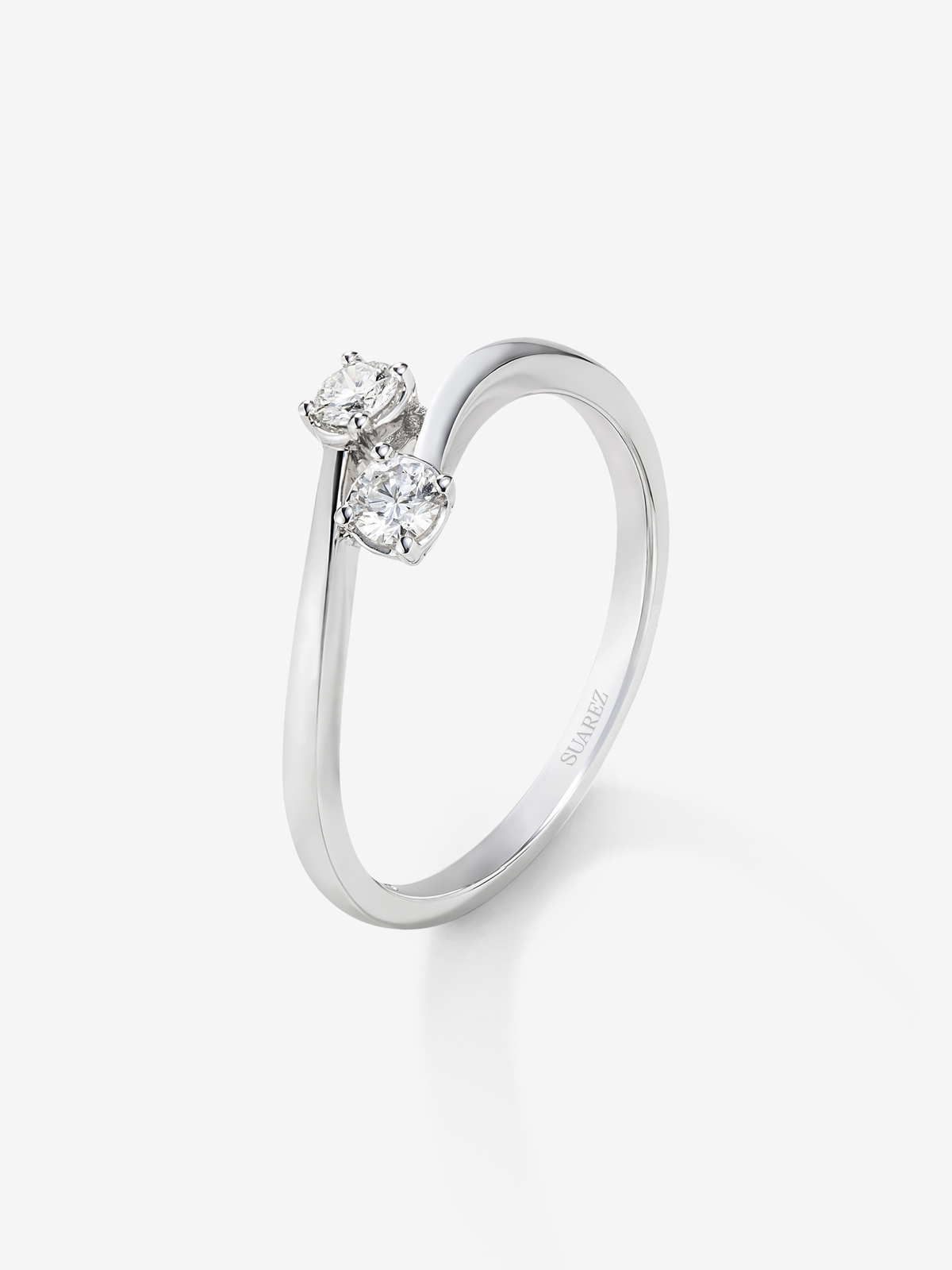 Anillo tú y yo de oro blanco de 18K con 2 diamantes en talla brillante con un total de 0,19 cts