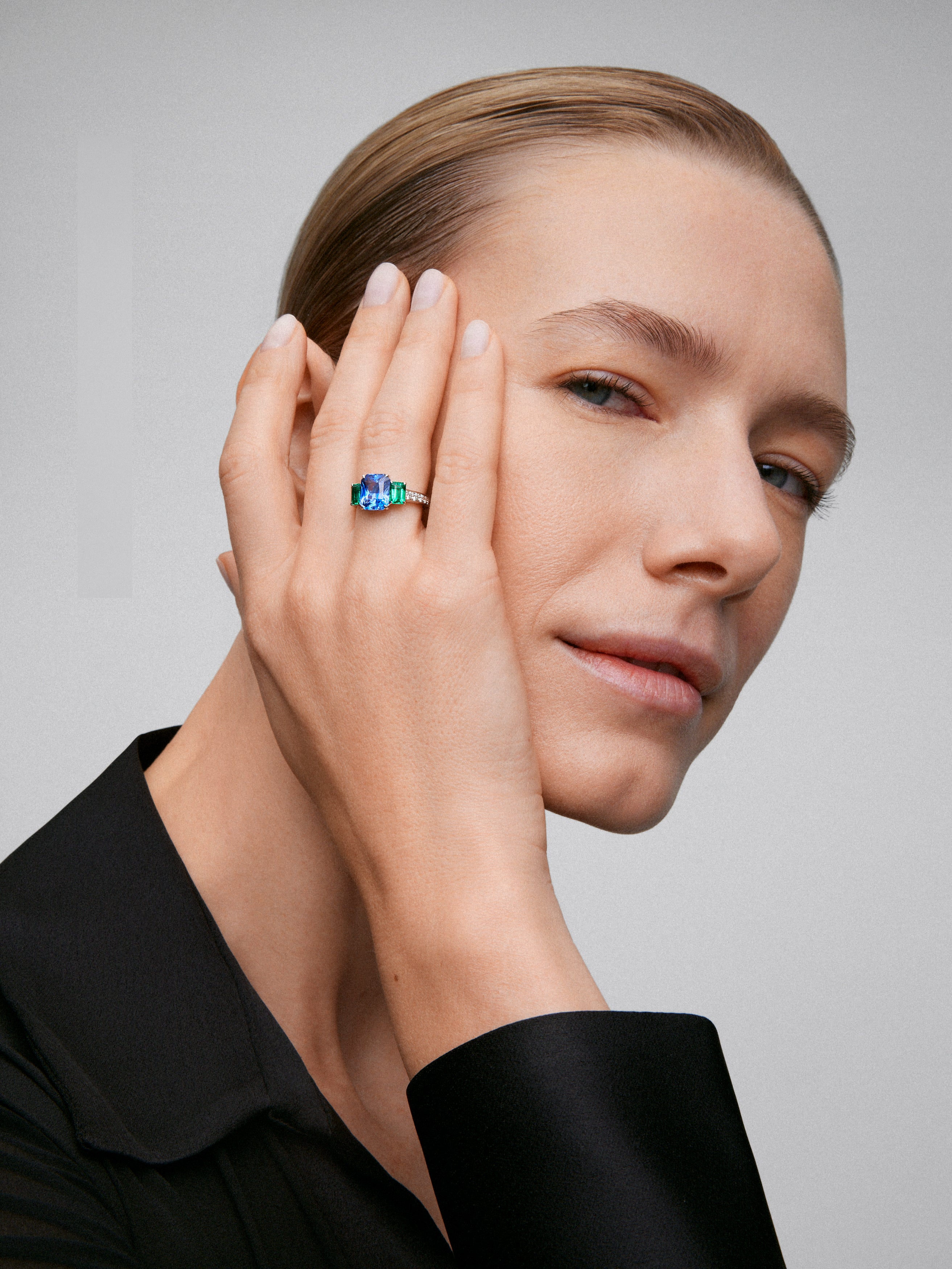 18K White Gold Tiego Ring with blue sapphire in 3.6 cts emerald size, green emeralds in octagonal size 1.12 cts and white diamonds in bright size of 0.073 cts