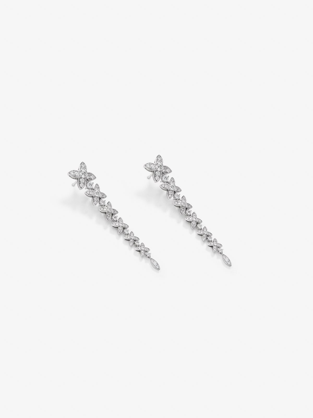 18K white gold earrings with white diamonds in 2.48 cts