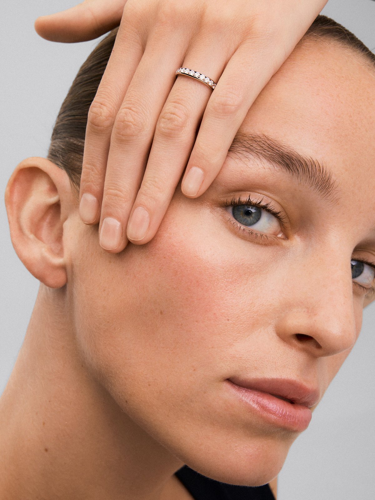 Half ring in 18K white gold with 13 brilliant-cut diamonds with a total of 0.67 cts