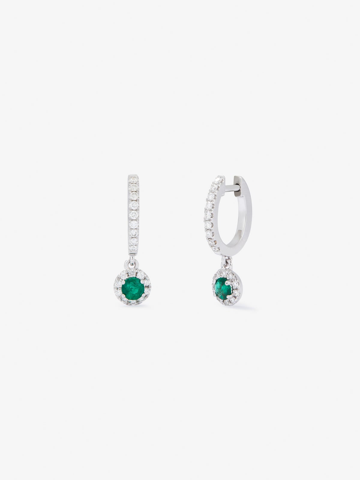 18K white gold hoop earrings with 38 brilliant-cut diamonds with a total of 0.3 cts and 2 brilliant-cut green emeralds with a total of 0.23 cts