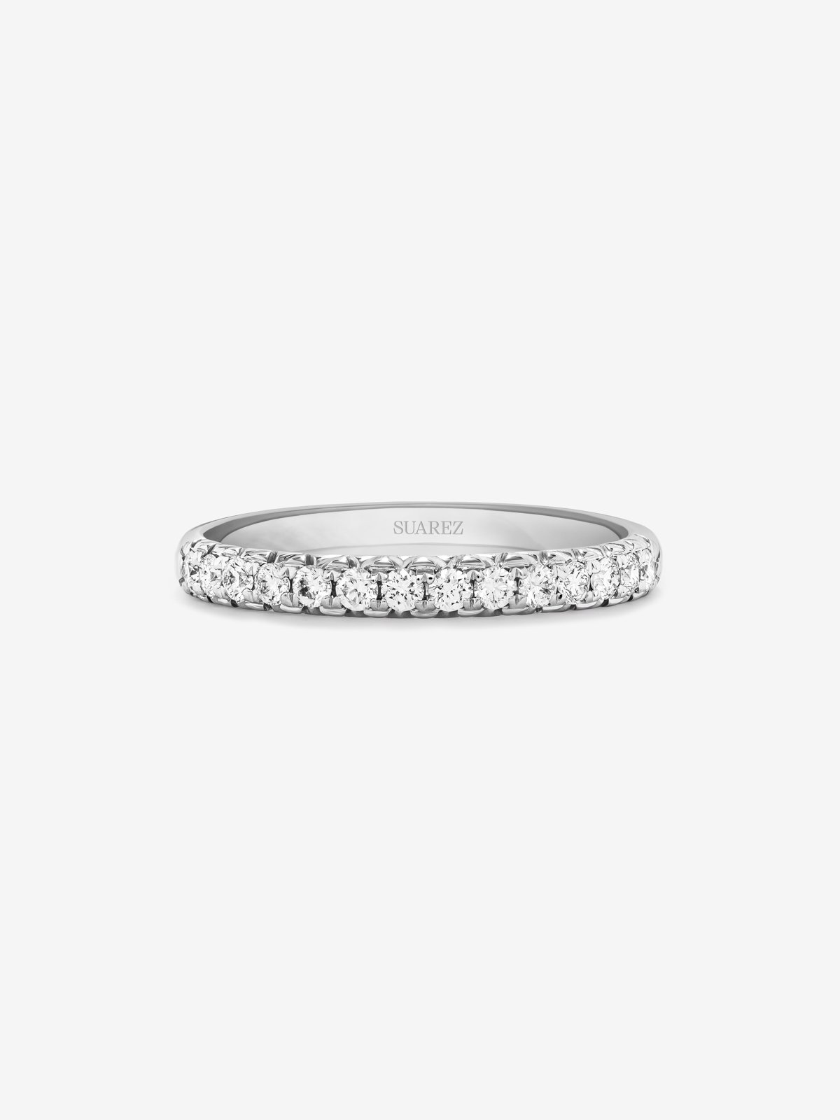 Media alianza de oro blanco de 18K con 14 diamantes en talla brillante con un total de 0,29 cts