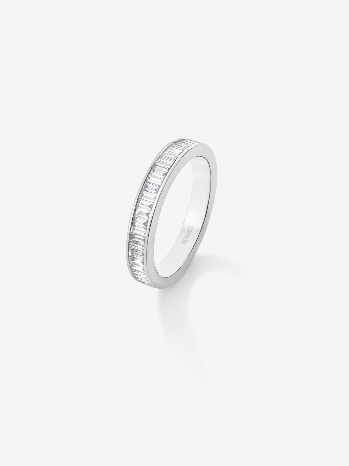 Half ring in 18K white gold with 31 baguette-cut diamonds with a total of 0.5 cts