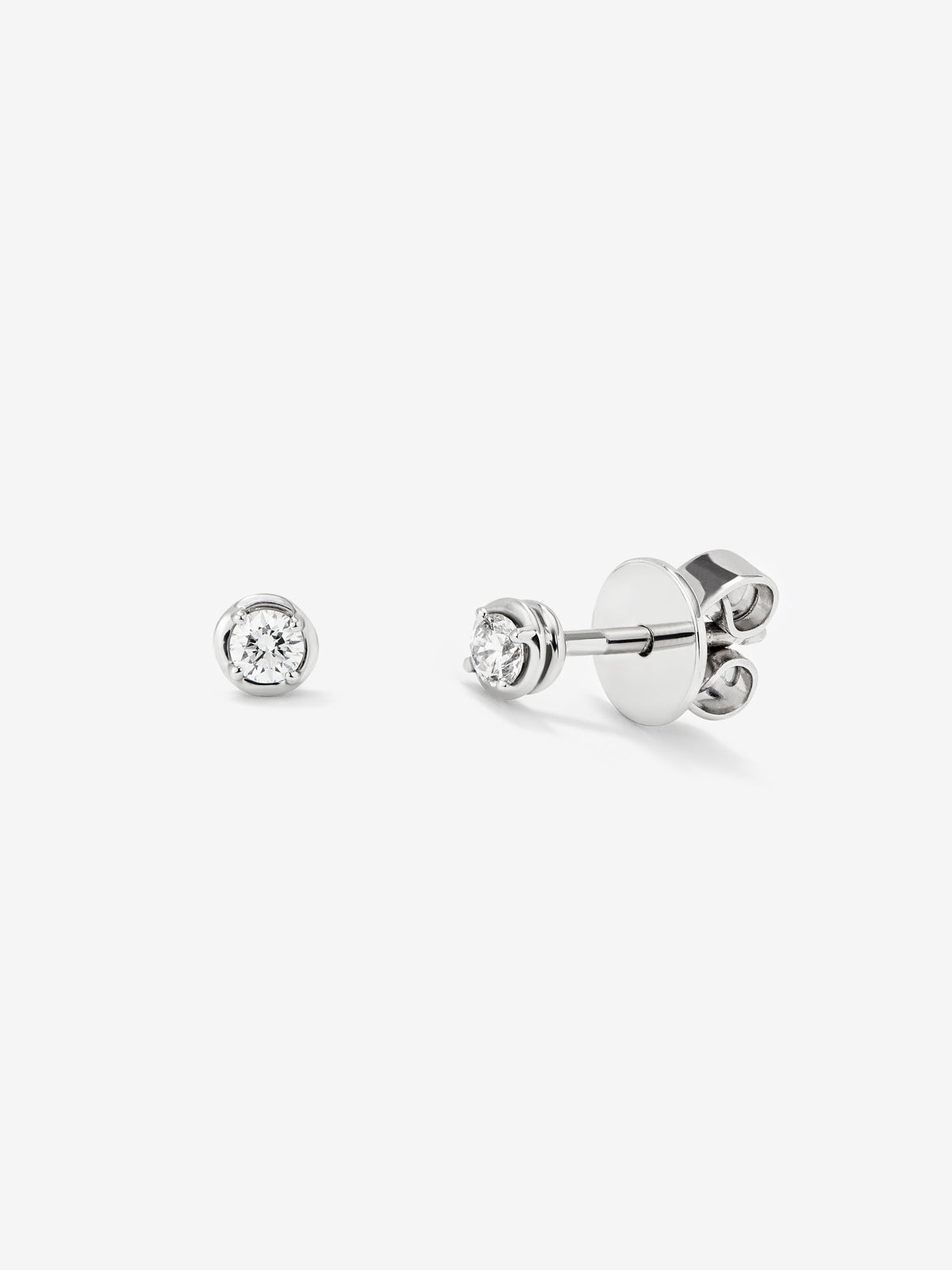 18K white gold earrings with solitaire diamond