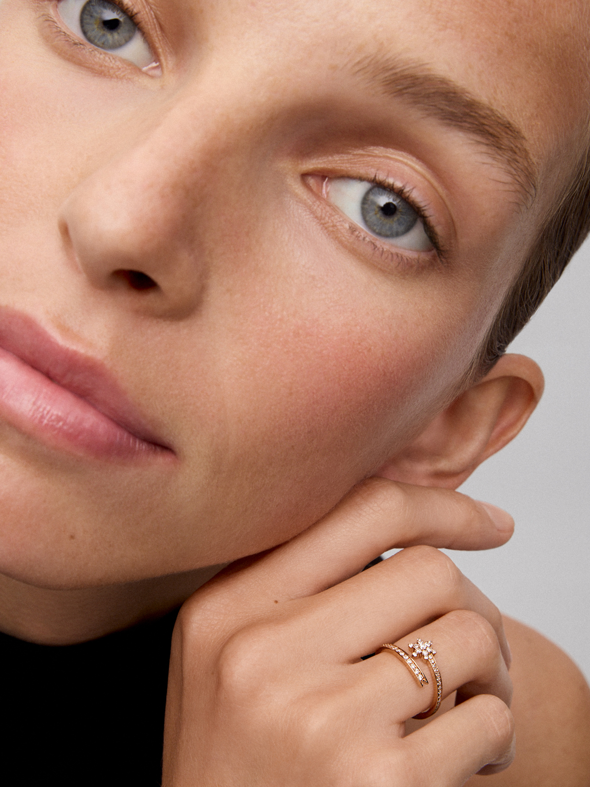 You and me ring in 18K rose gold with 41 brilliant-cut diamonds with a total of 0.26 cts