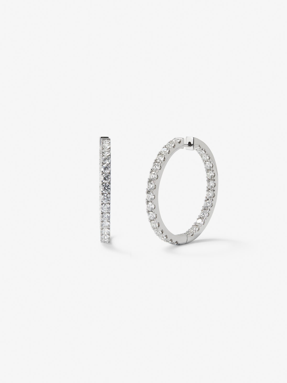 Pendientes aro de oro blanco de 18K con diamantes en garra