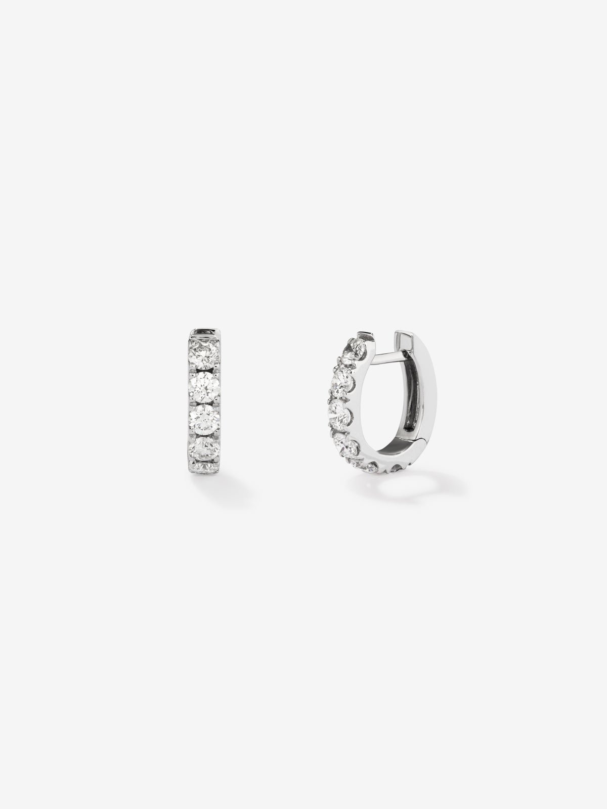 18K white gold earrings with 12 brilliant-cut diamonds with a total of 0.95 cts