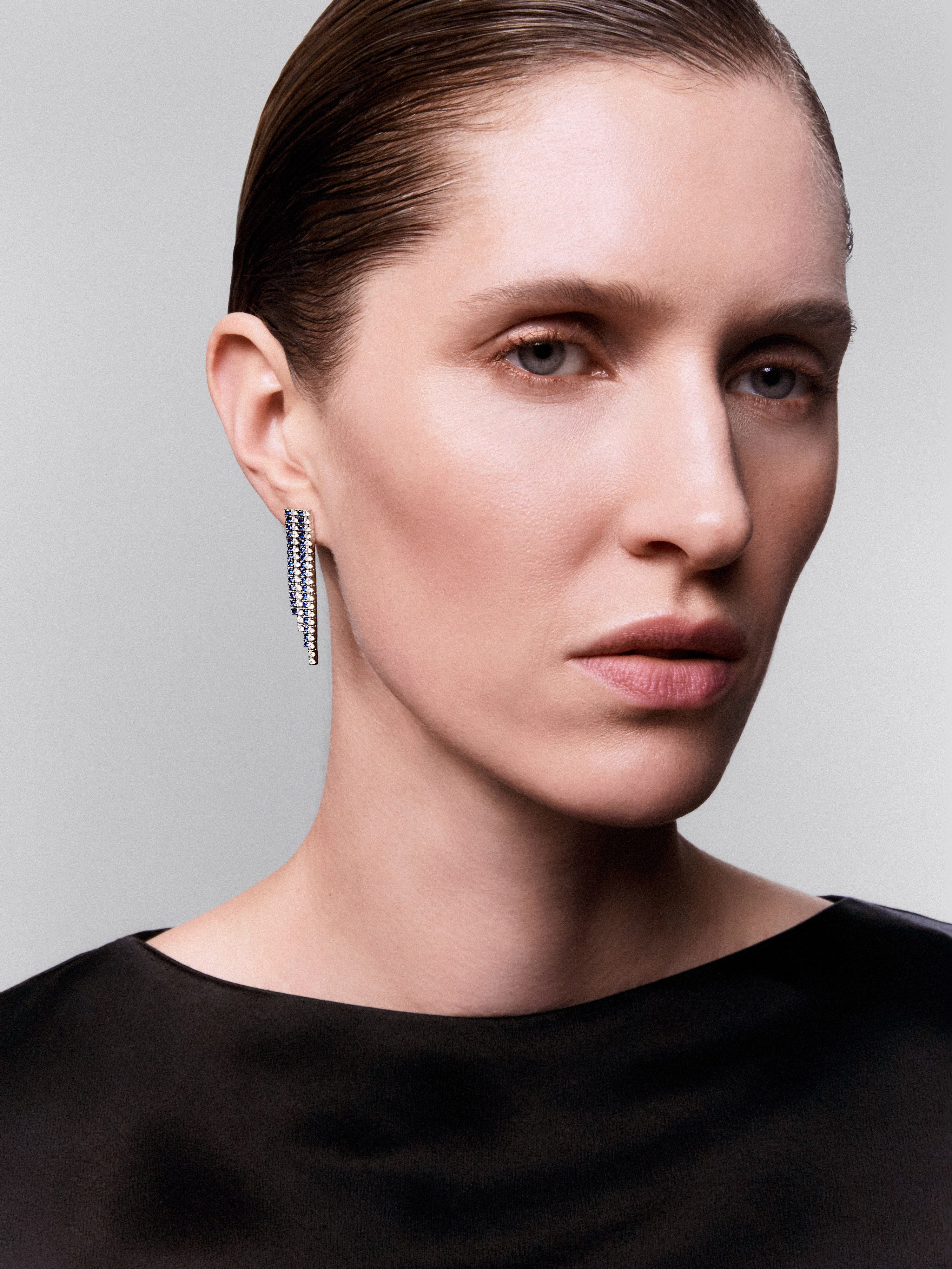 18K white gold pendant earrings with diamond and sapphire