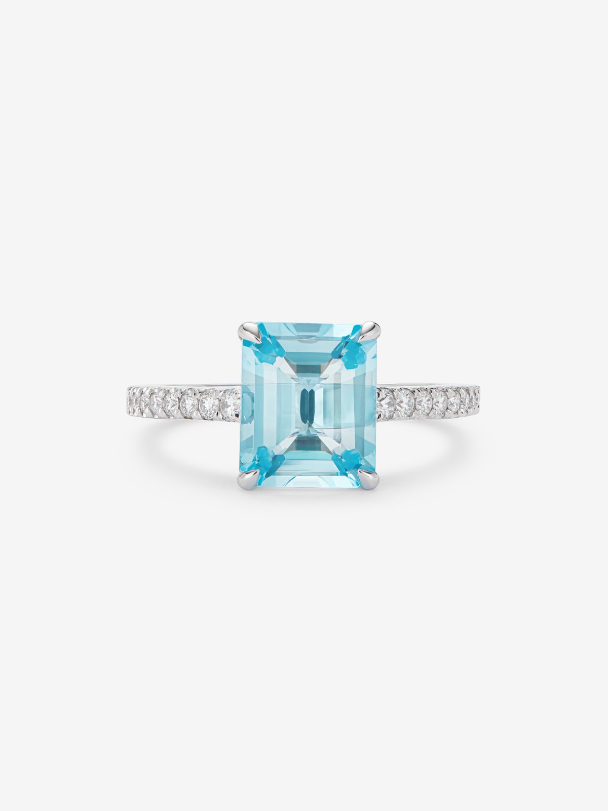 18K white gold ring with sky blue topaz in octagonal cut of 3.42 cts and brilliant cut diamonds with a total of 0.19 cts