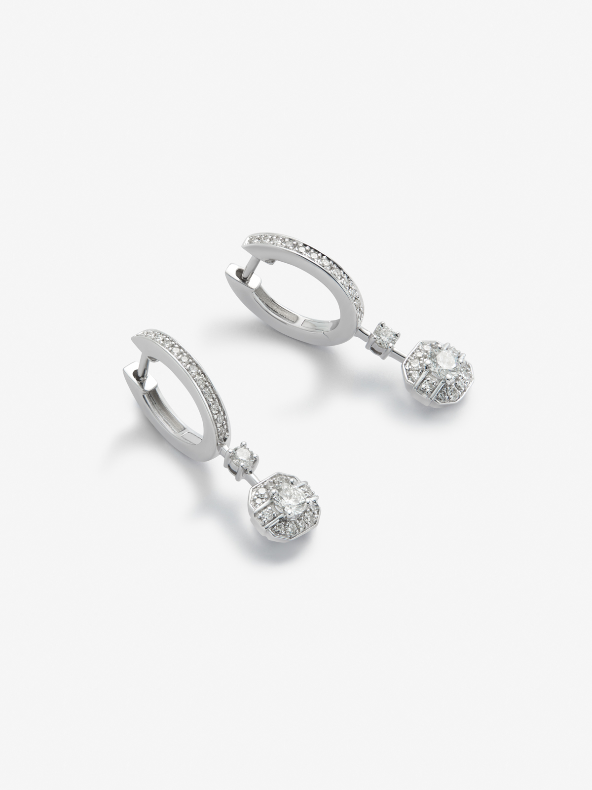 18K white gold earrings with 52 brilliant-cut diamonds with a total of 0.45 cts