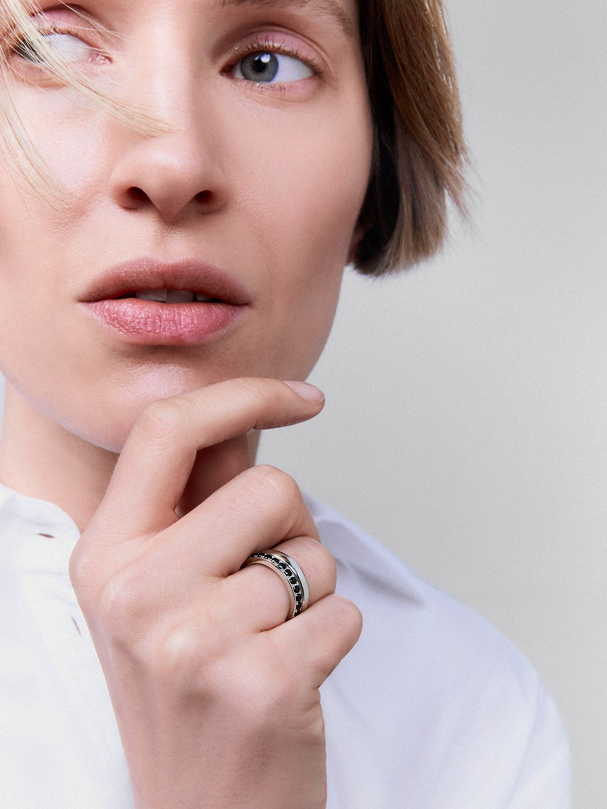 925 silver ring with 15 brilliant-cut spinels