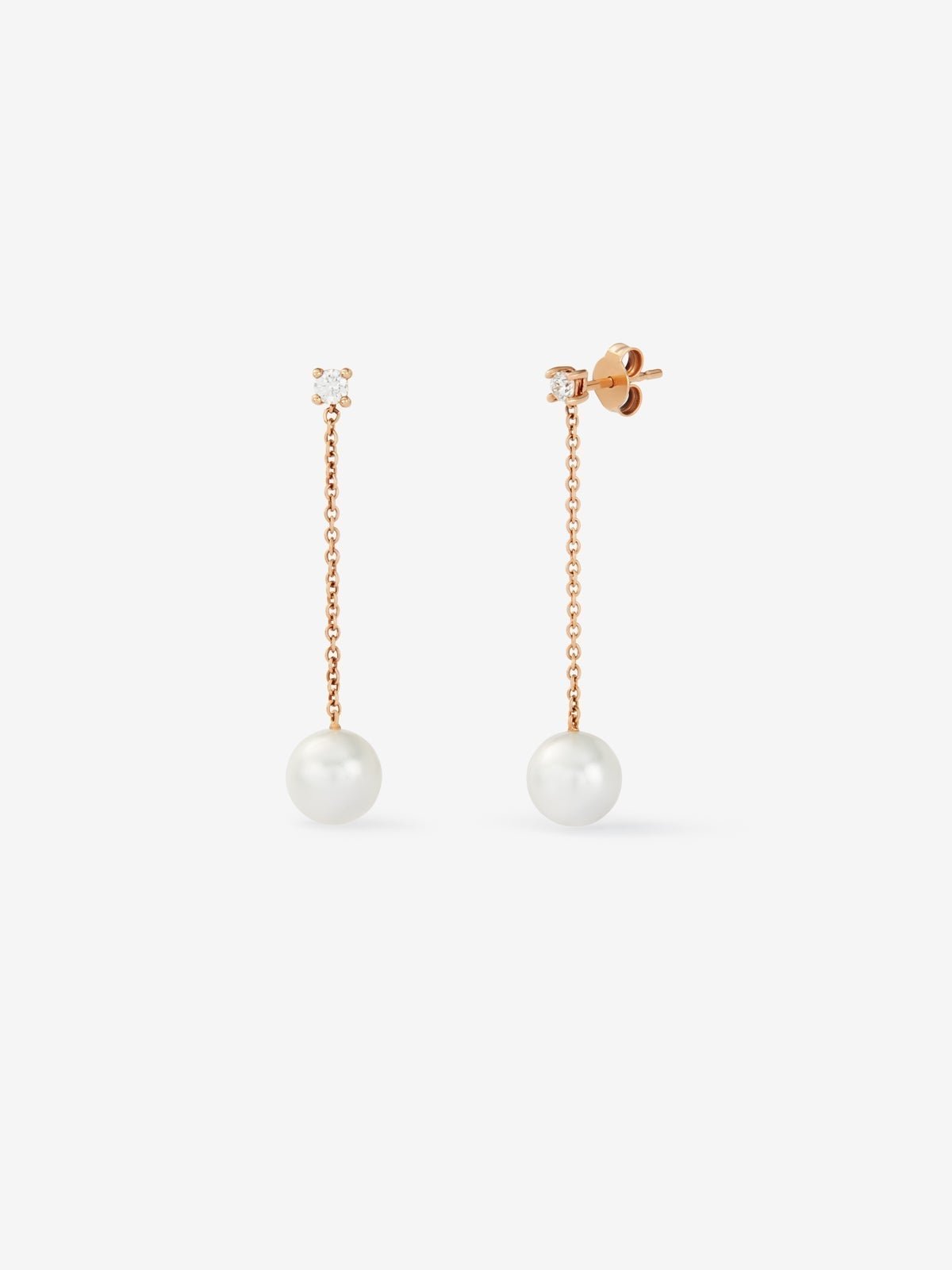 18K rose gold chain earrings with 2 brilliant-cut diamonds with a total of 0.22 cts and 2 9mm pearls