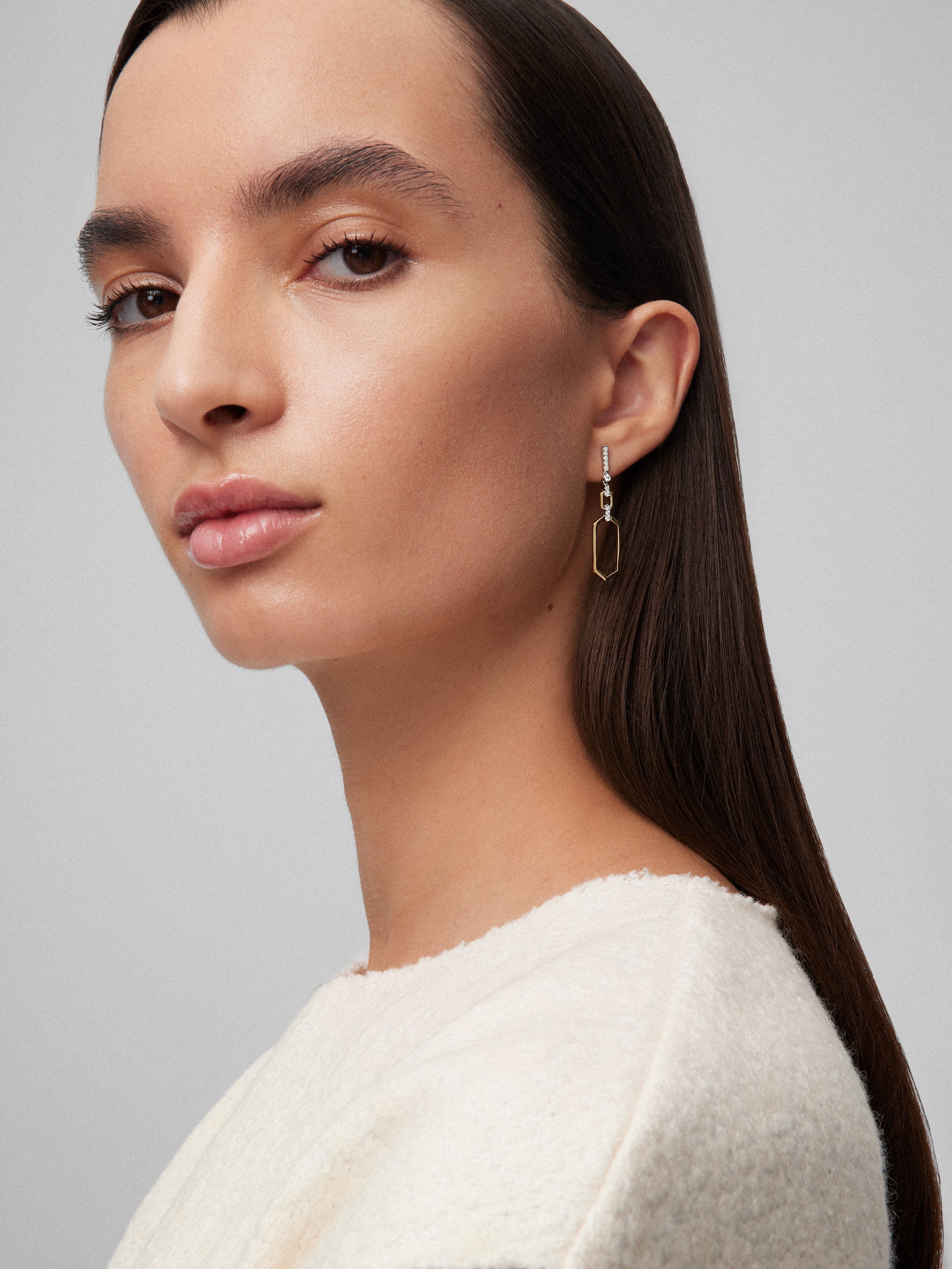 Pendientes de oro blanco y amarillo de 18K con diamantes blancos en talla brillante de 0,2 cts