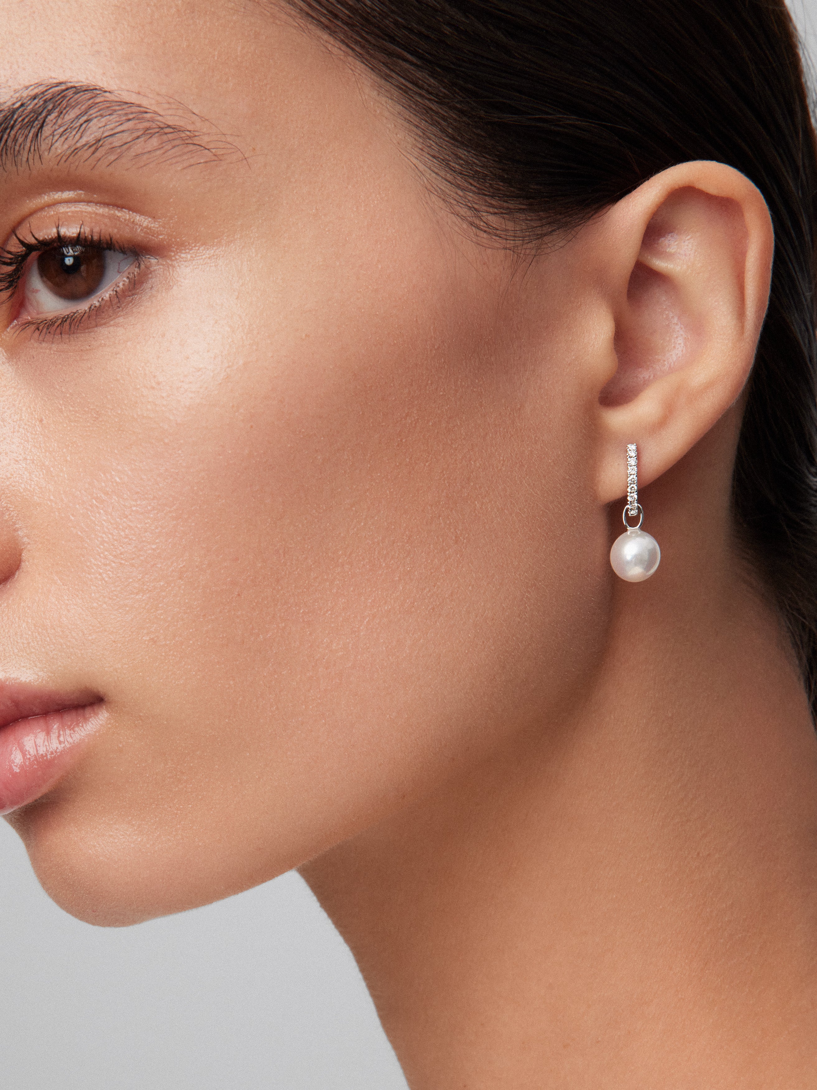 18k white gold hoop earring with 8.5mm Akoya pearl pendant and diamond.