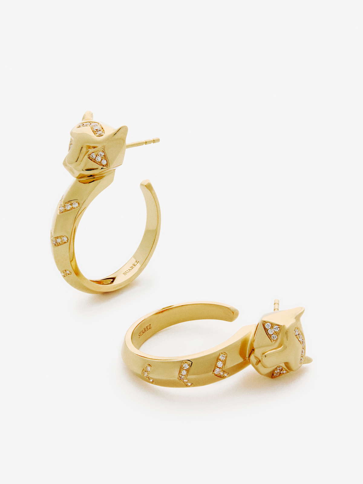 18K yellow gold hoop earrings with 0.16 ct brilliant cut diamonds in the shape of a tiger
