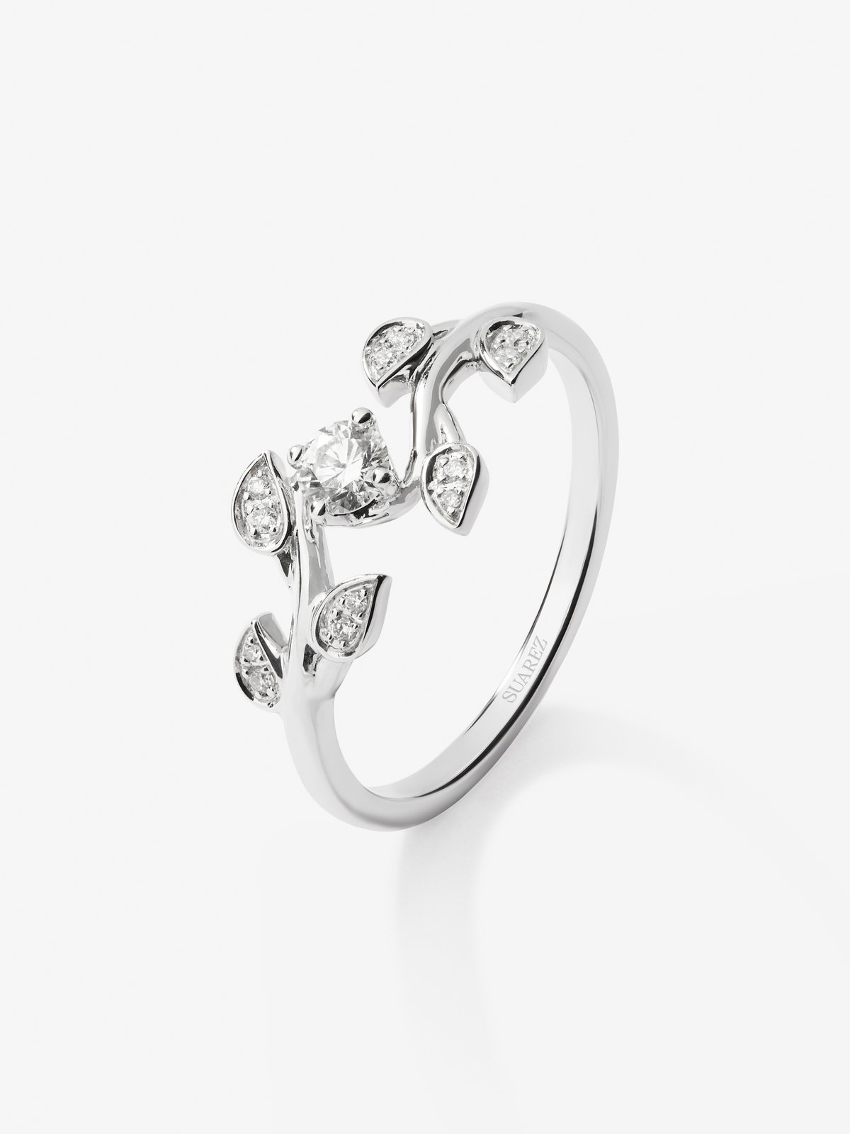 Anillo de oro blanco de 18K con 13 diamantes en talla brillante con un total de 0,19 cts