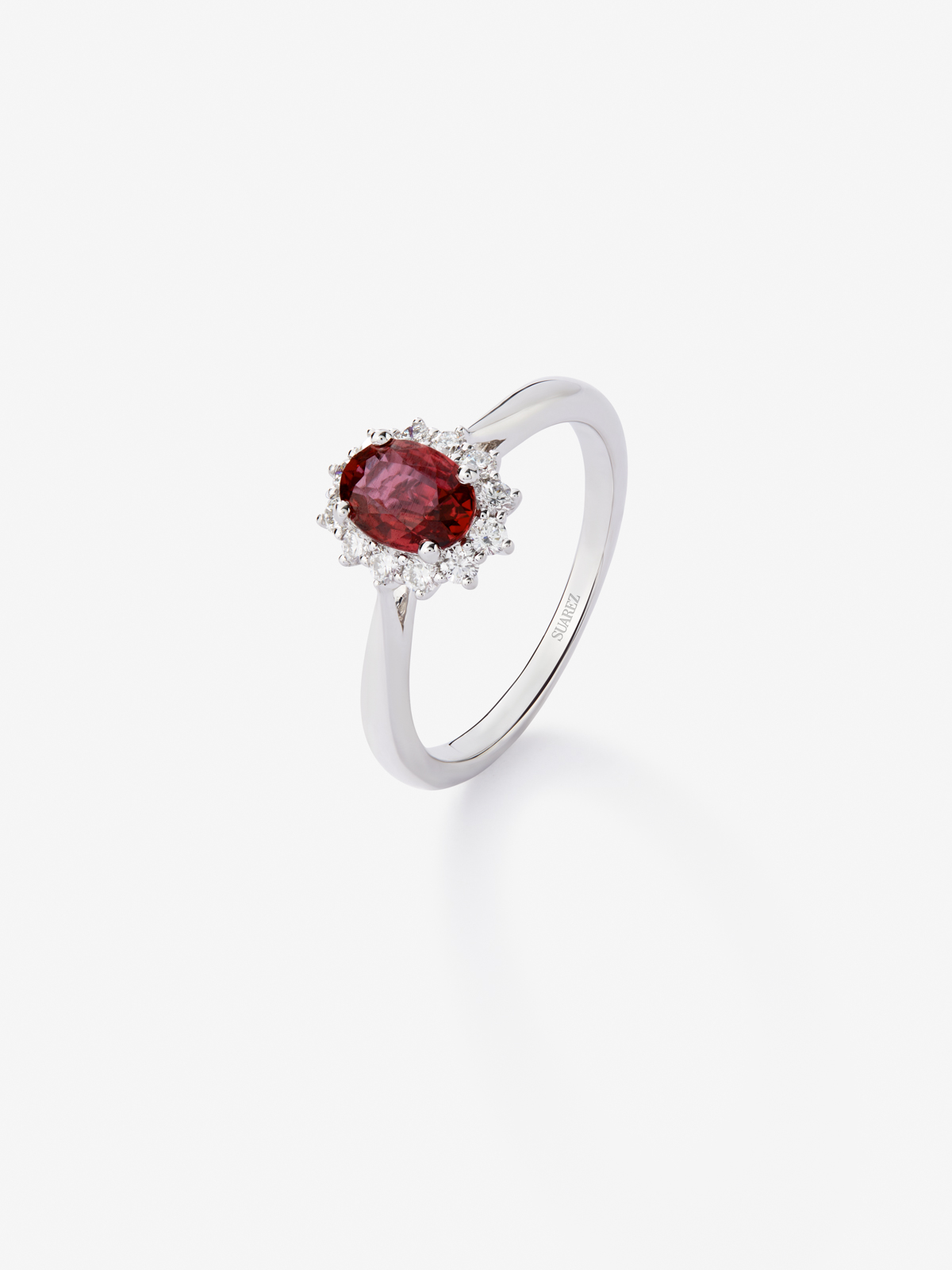 18K White Gold Ring with Red Red Vivid in Oval size of 1 cts and white diamonds in bright size of 0.26 cts