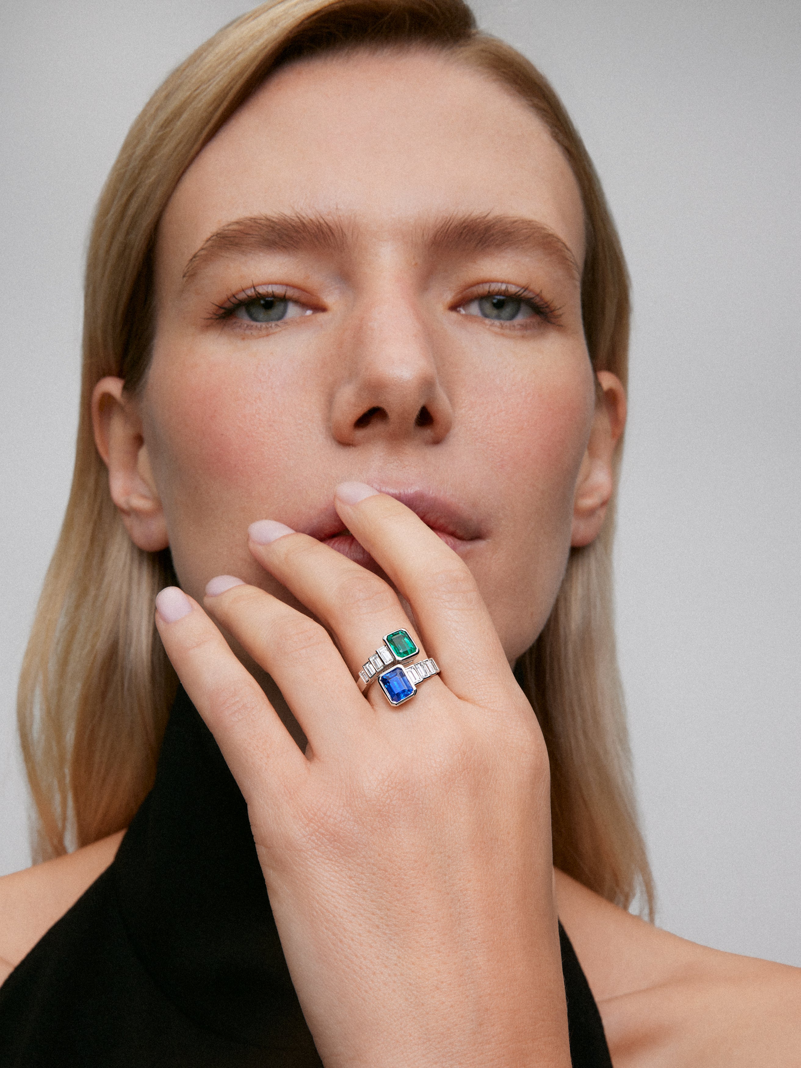 You and 18k white gold ring with blue zafiro in octagonal size 1.8 cts, emerald green in octagonal size 1.13 cts and white diamonds in 0.69 cts baguette size