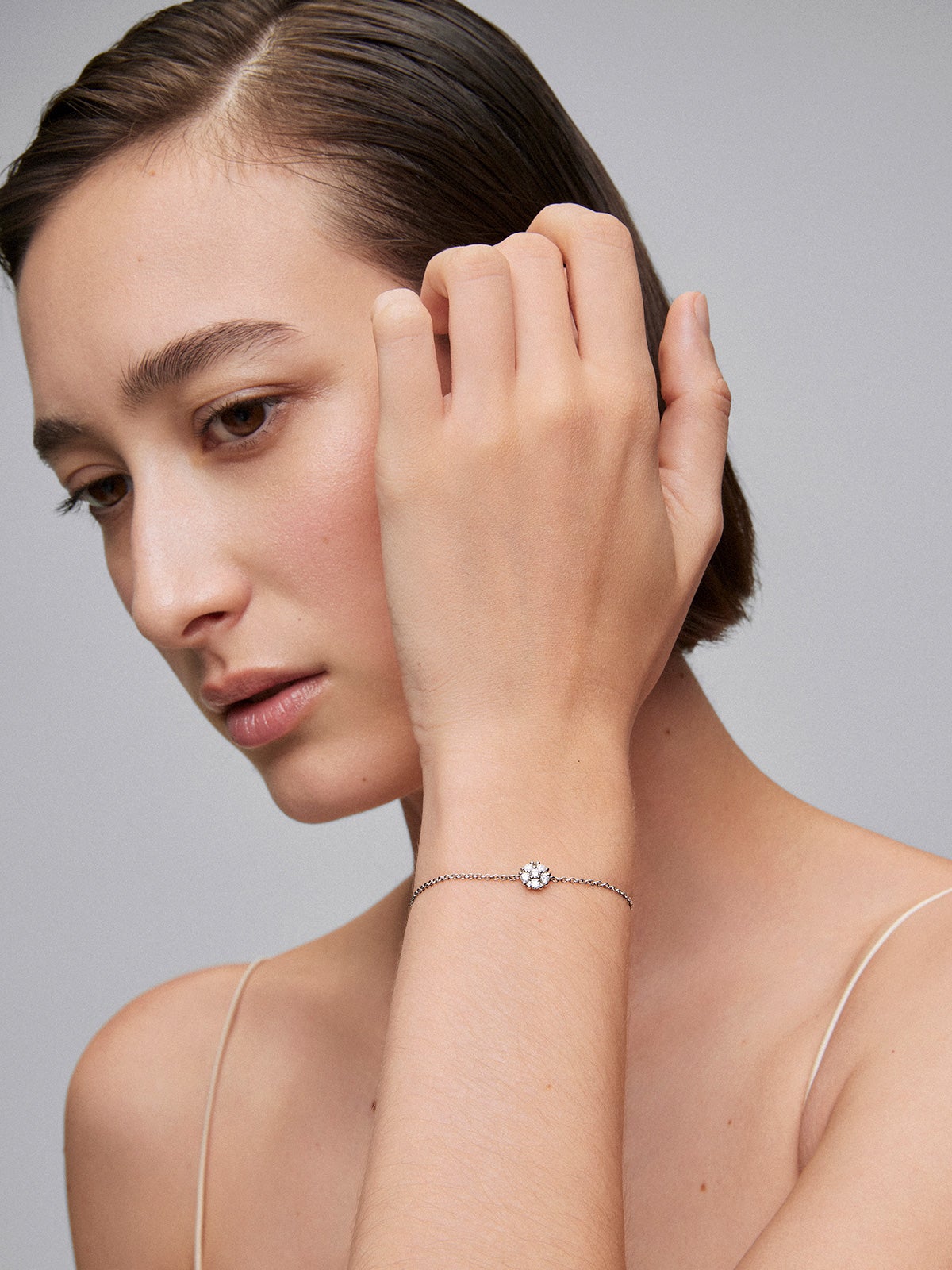 18K White Gold Diamond Circle Chain Bracelet