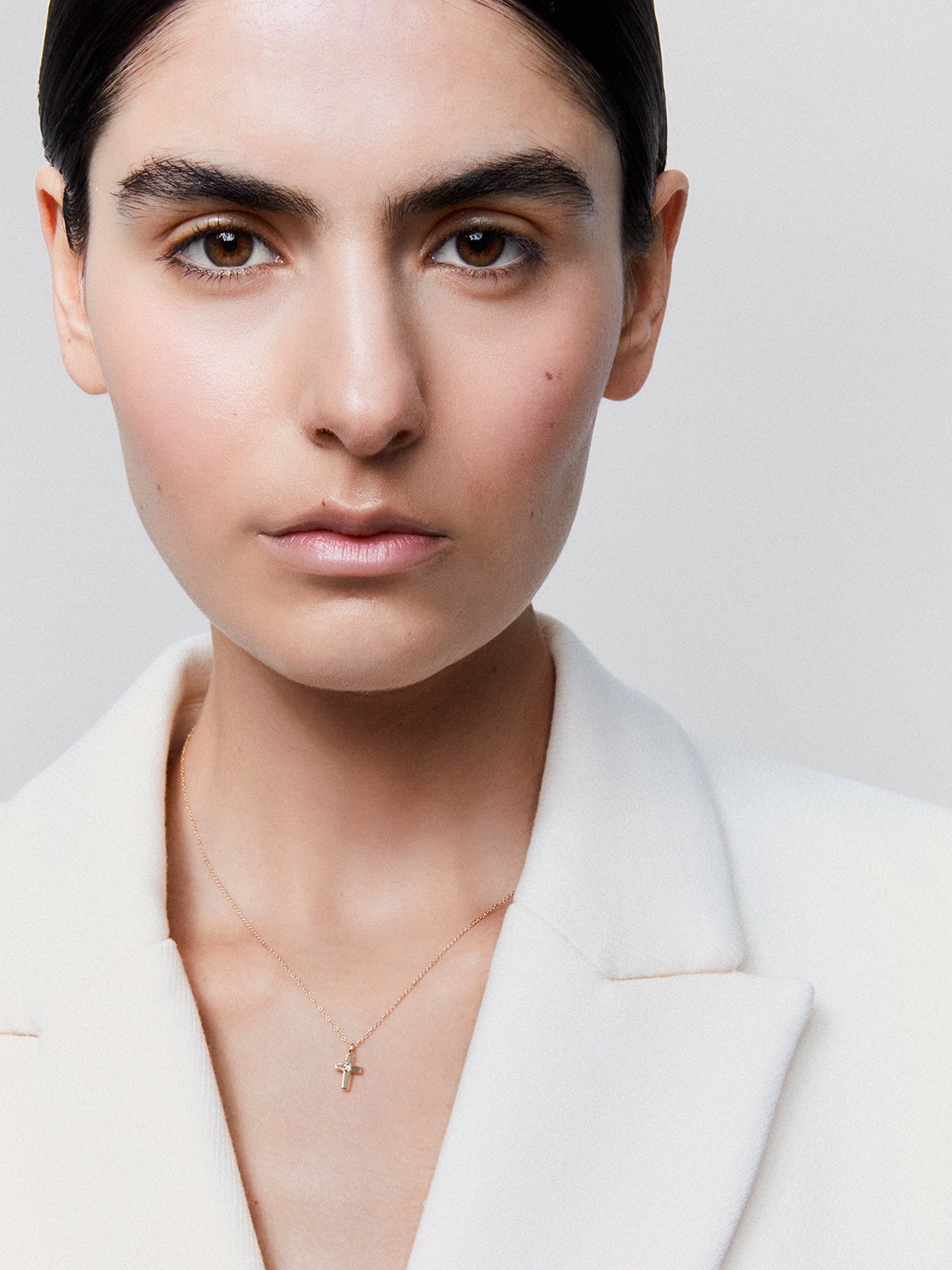Pendant chain with small 18K yellow gold cross