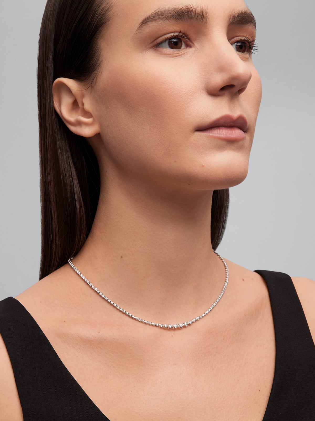 18K white gold rivière necklace with 134 brilliant-cut diamonds with a total of 2.86 cts