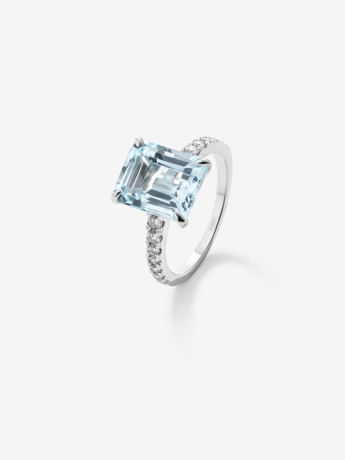 18K White Gold Ring with Sky Azul Top