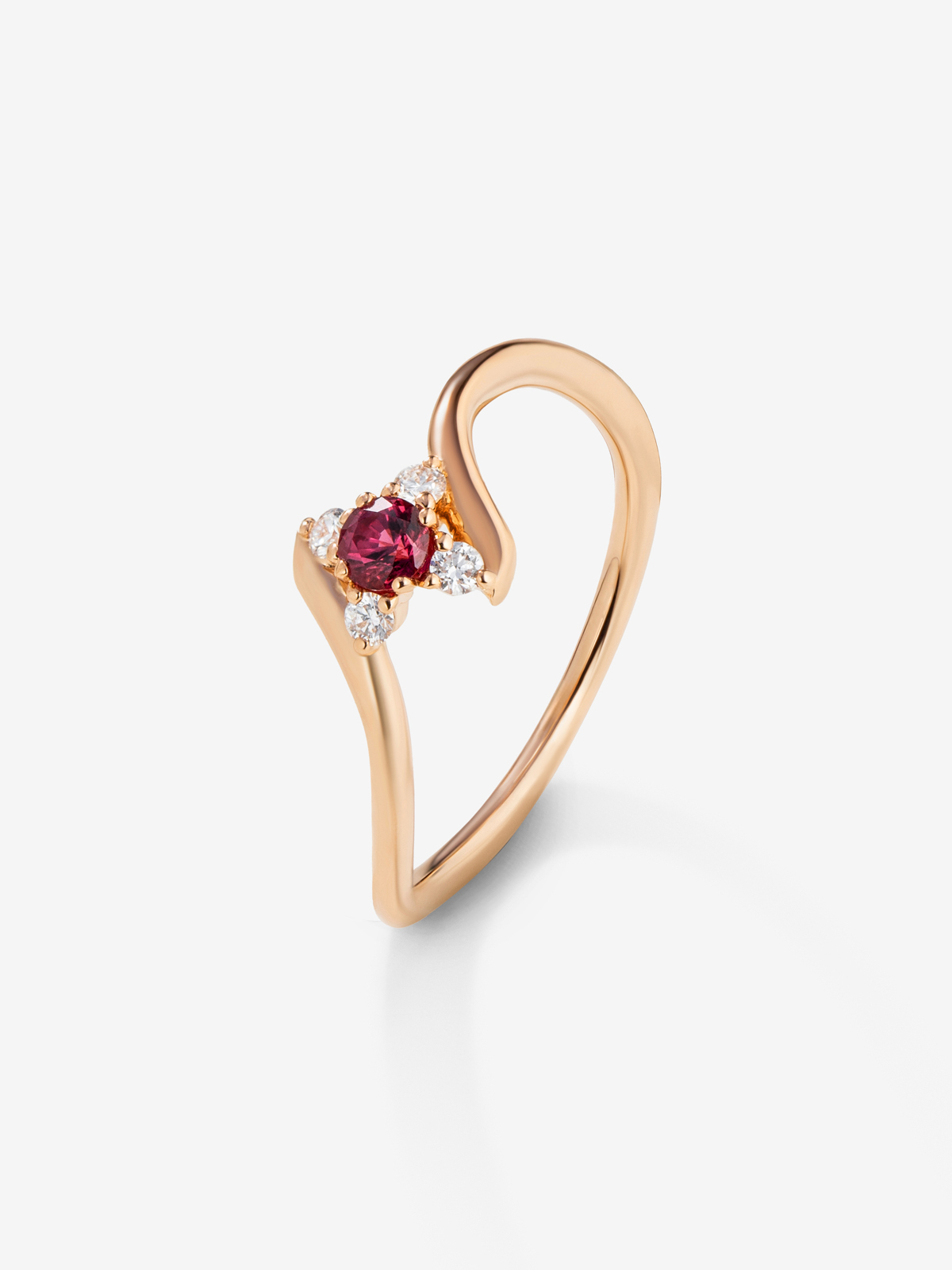 Anillo de oro rosa de 18K con rubí en talla brillante de 0,14 y 4 diamantes en talla brillante con un total de 0,08 cts
