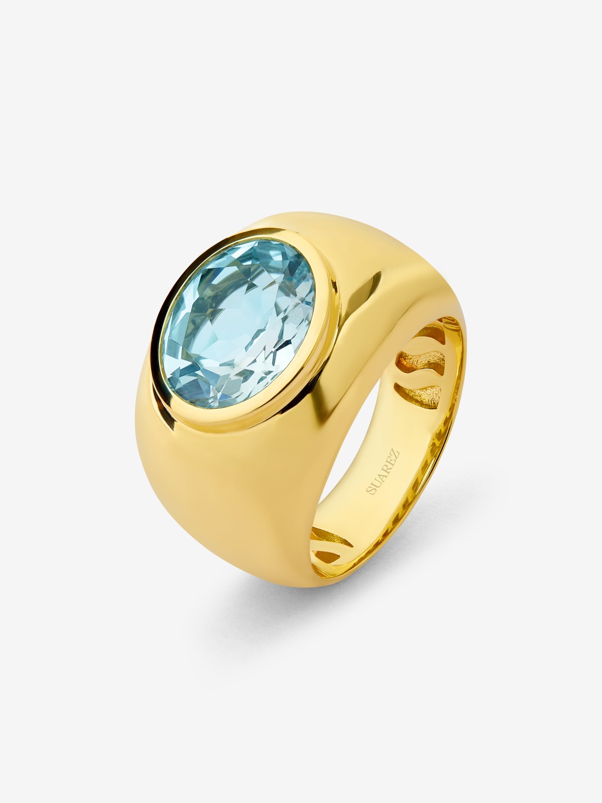 18K yellow gold ring with oval-cut sky blue topaz