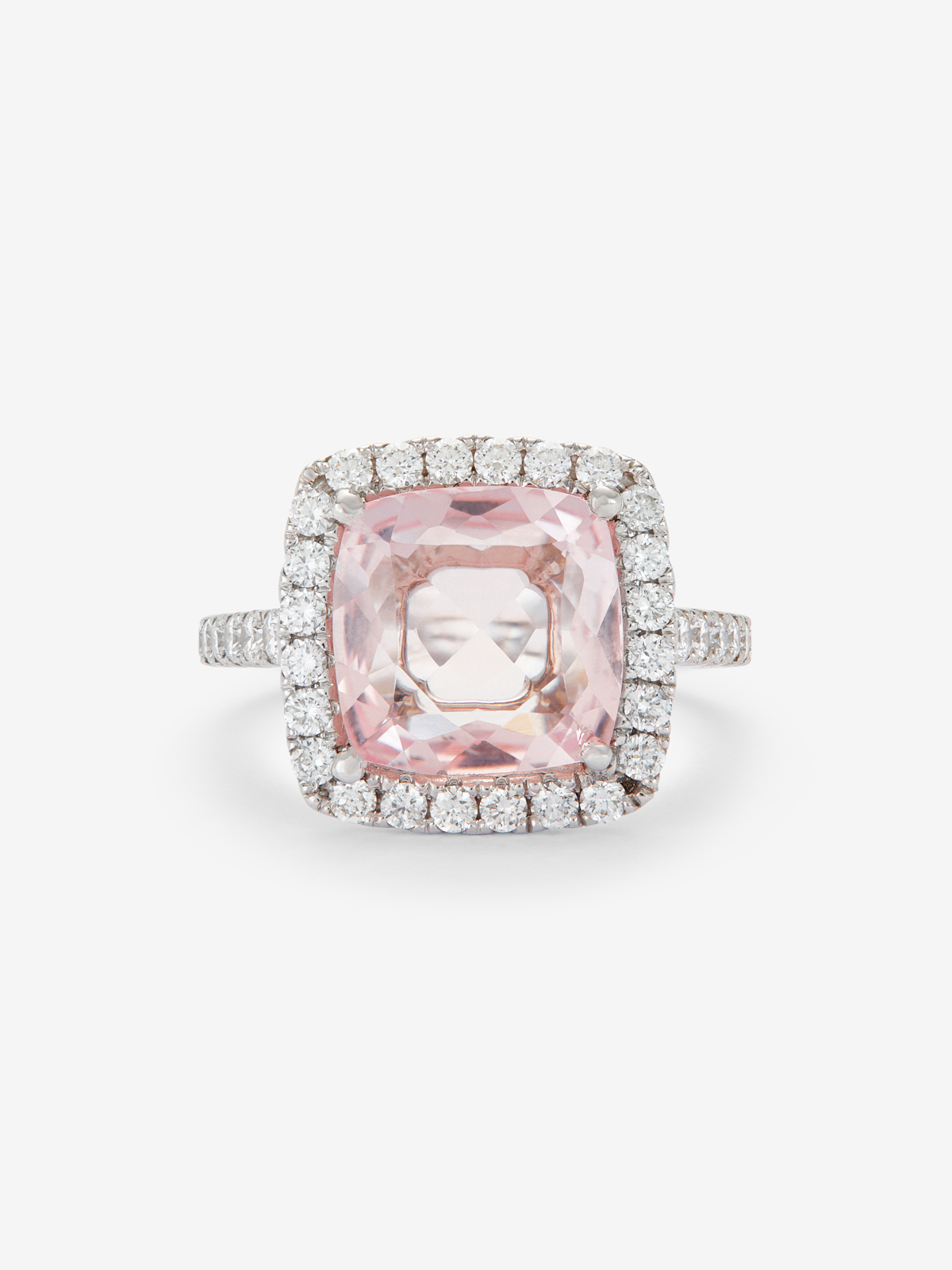 18K white gold ring with cushion-cut pink morganite of 3.6 cts and brilliant-cut diamonds of 0.68 cts