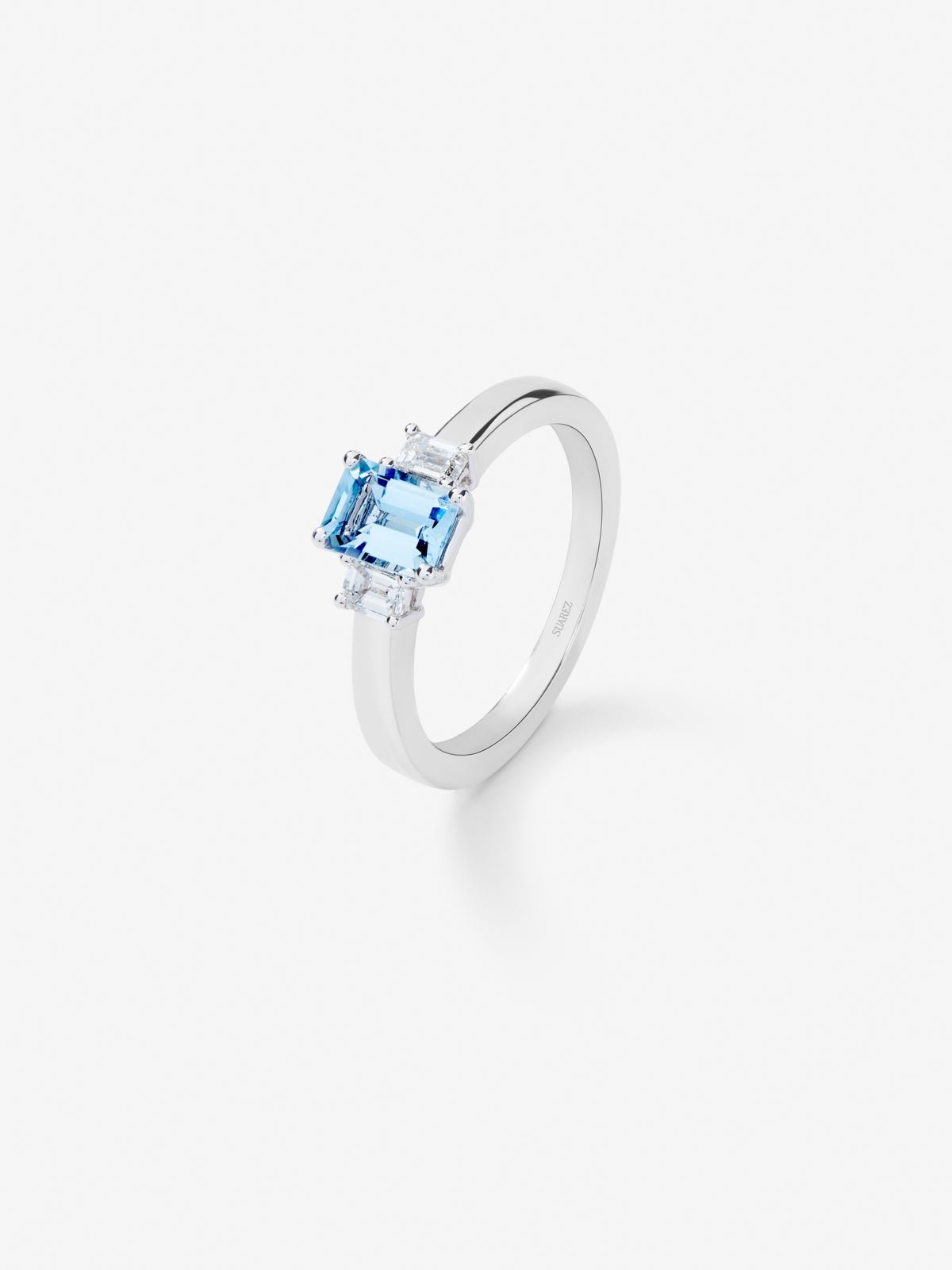 18K white gold triple ring with octagonal cut aquamarine of 0.8 cts and 2 octagonal cut diamonds with a total of 0.3 cts