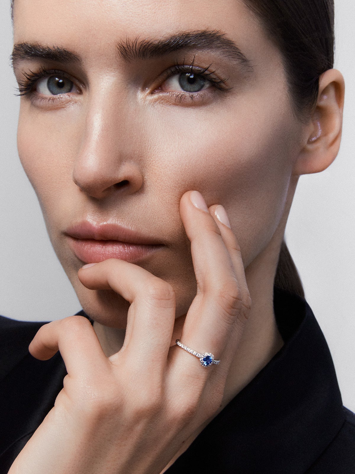18K White Gold Orla Ring with Zafiro and Diamond