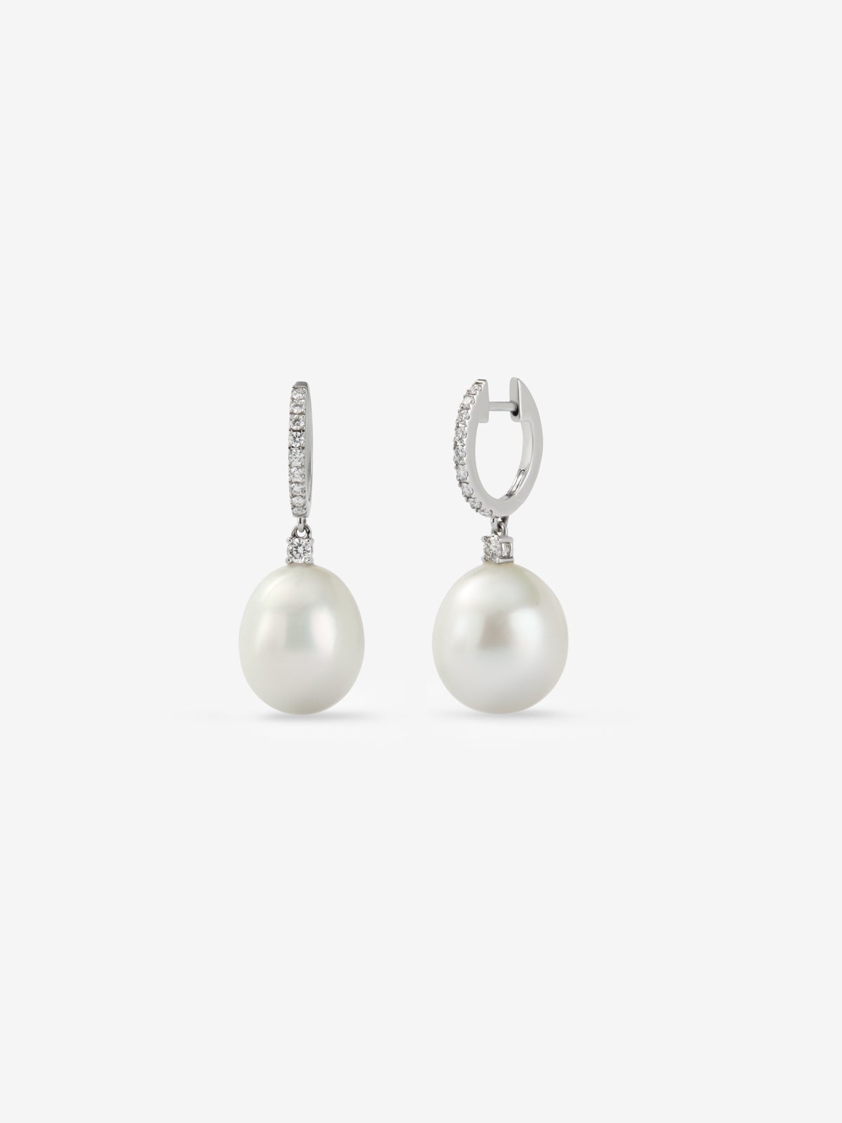 18K white gold earrings with 12.5mm pearls and 0.33 ct brilliant cut diamonds