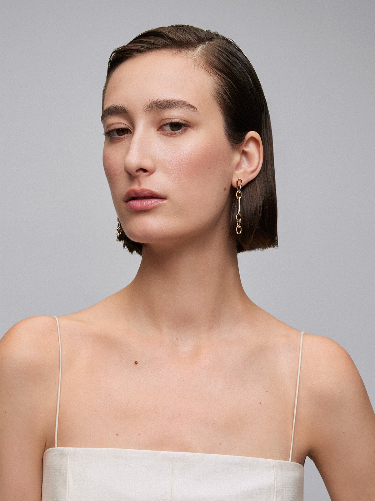 Long Forza chain earrings in 18k yellow gold