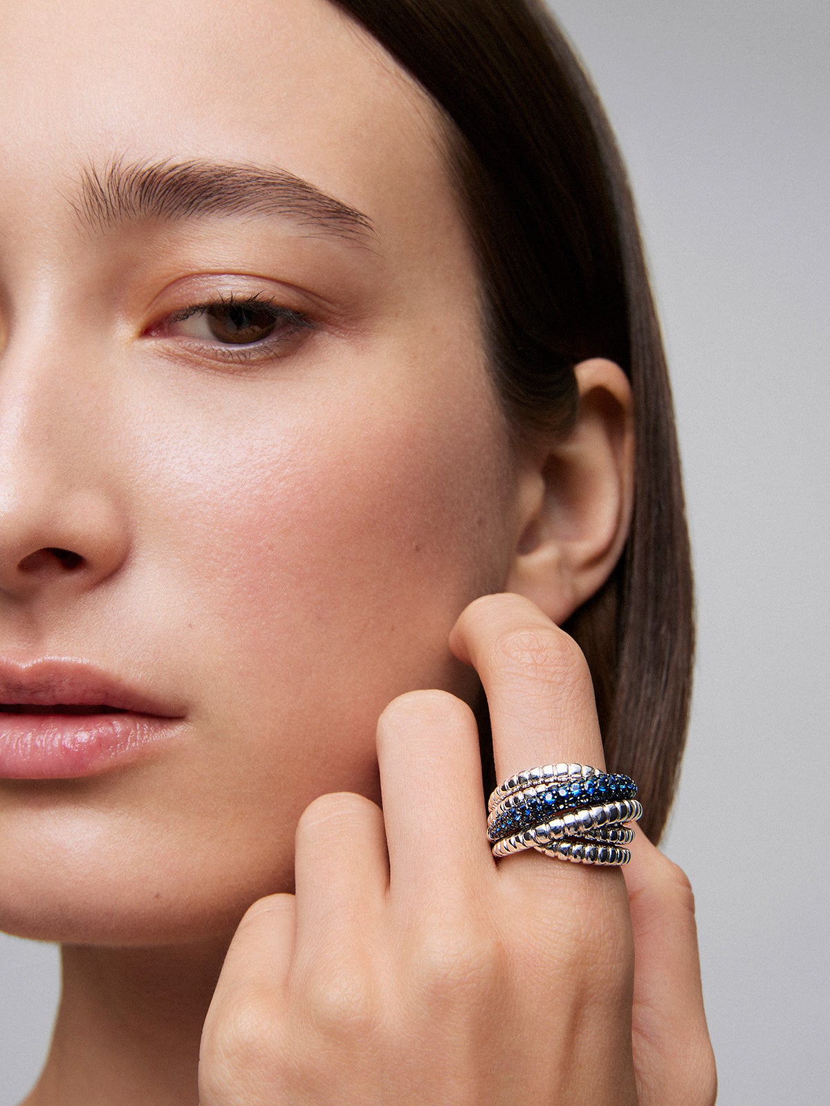 Wide multiband torsade ring in 925 silver with sapphires