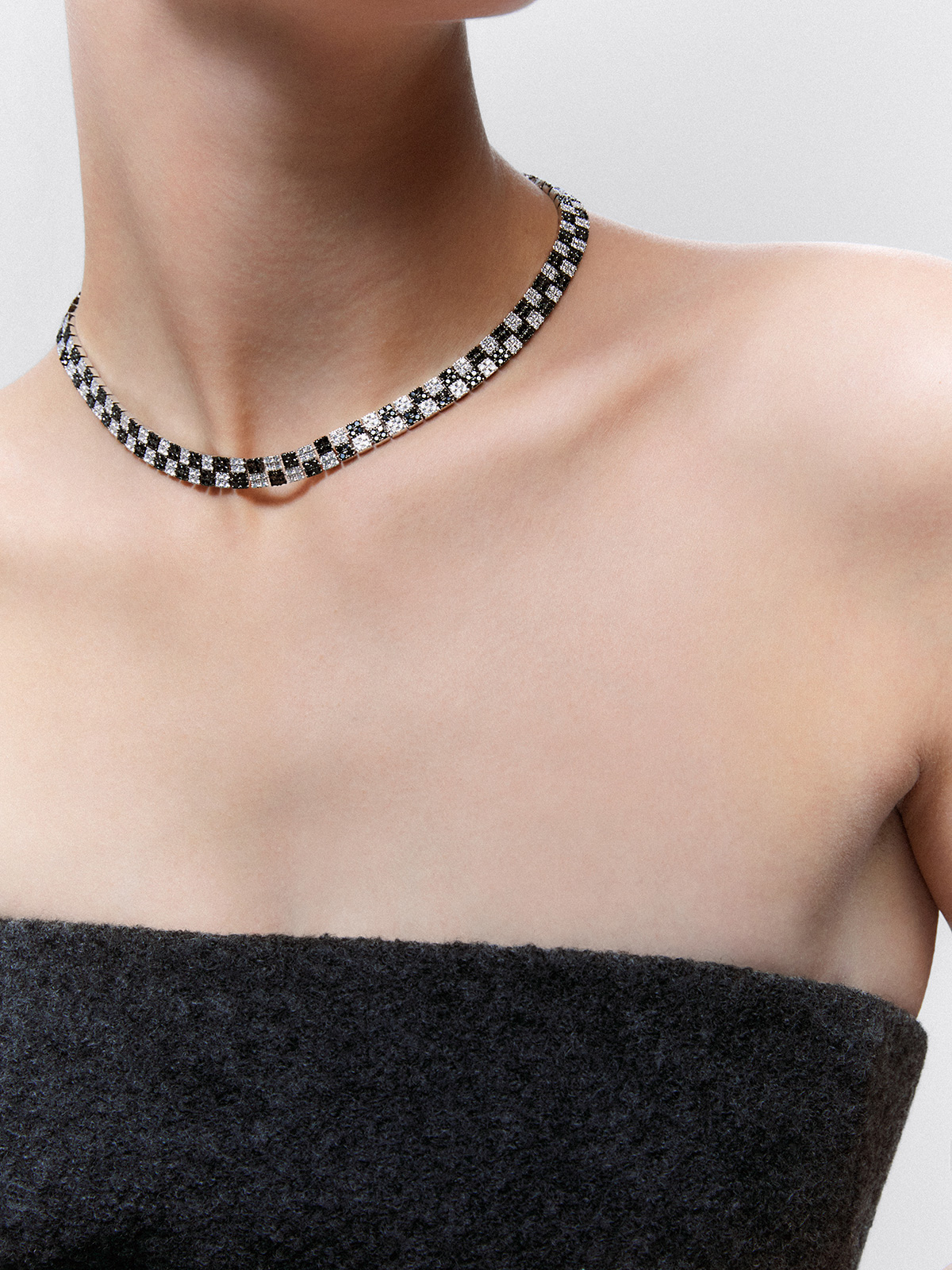 18kt white gold necklace with black and white diamond geometric motifs.