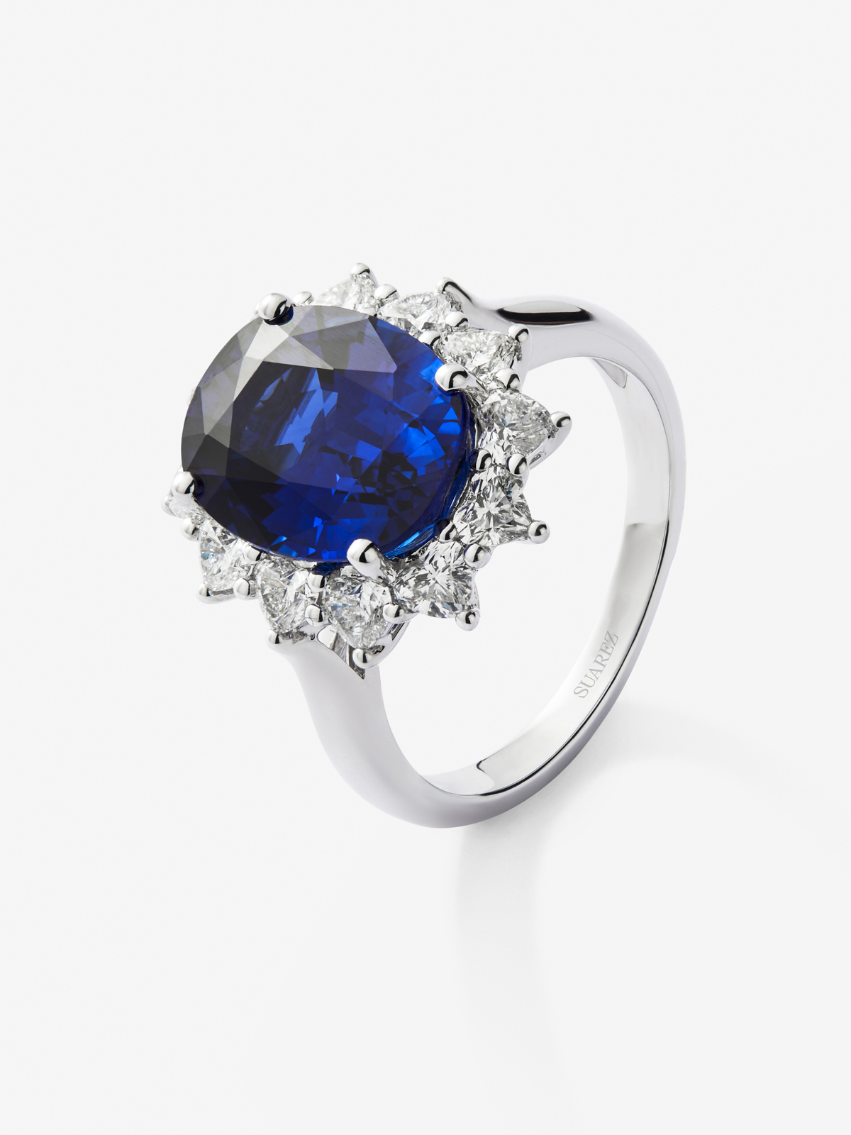 18K white gold ring with vivid blue sapphire in oval cut of 5.01 cts and 10 heart-cut diamonds with a total of 1.06 cts