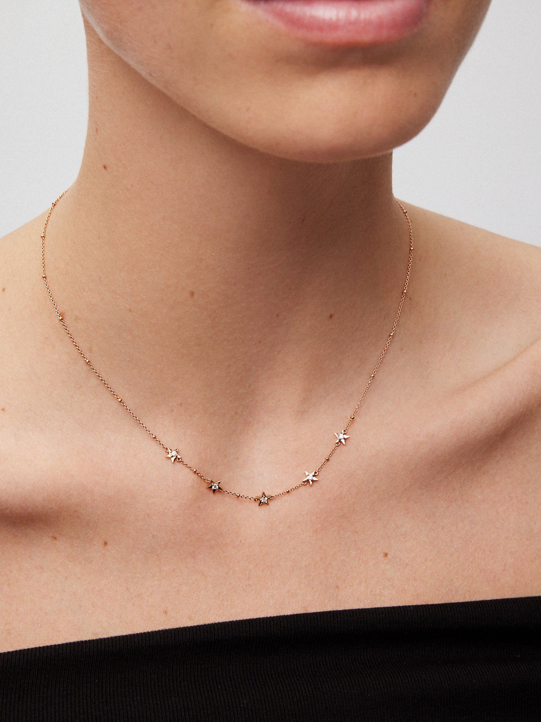 18kt Rose gold star pendant with diamonds