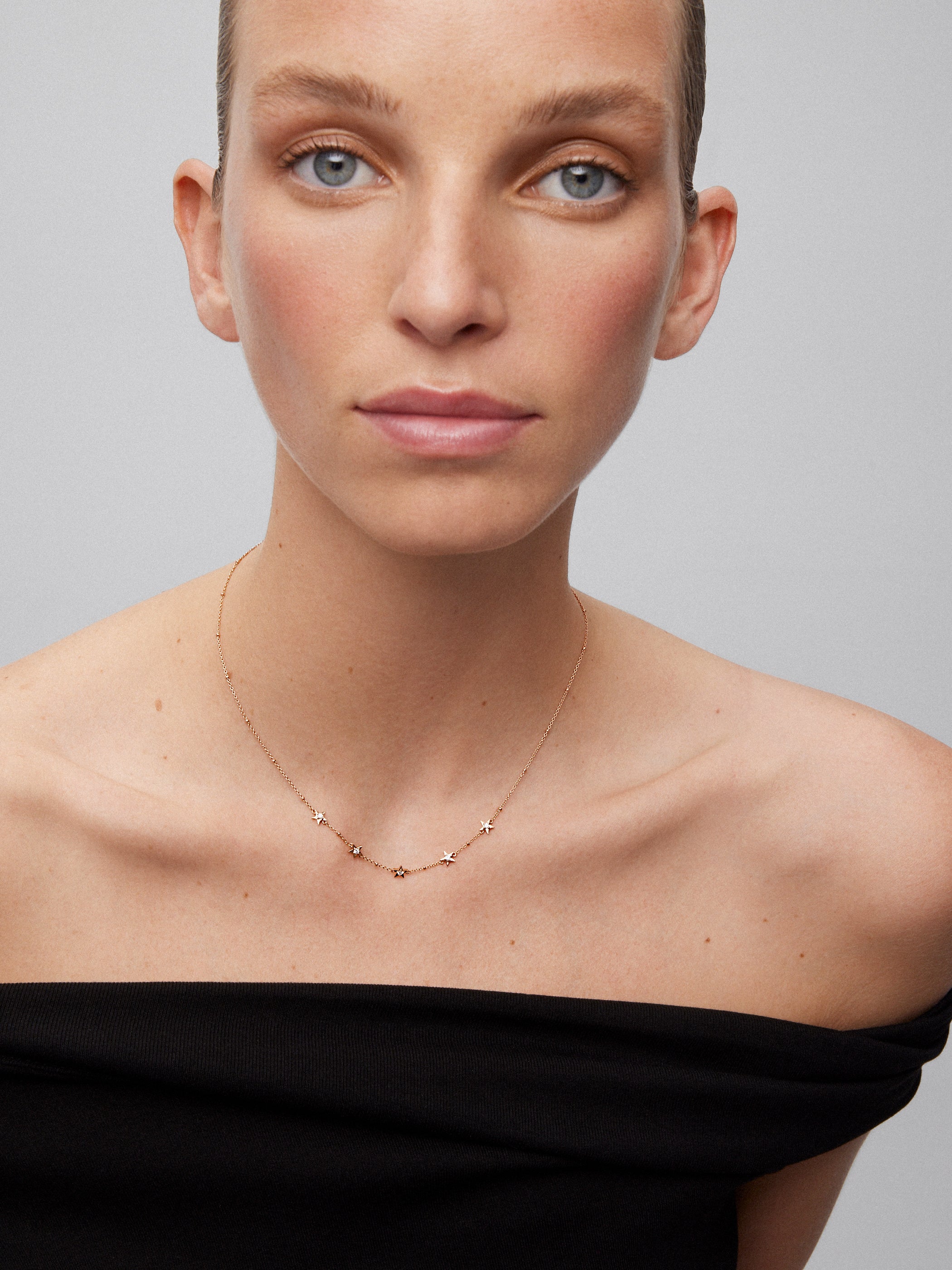 18kt Rose gold star pendant with diamonds