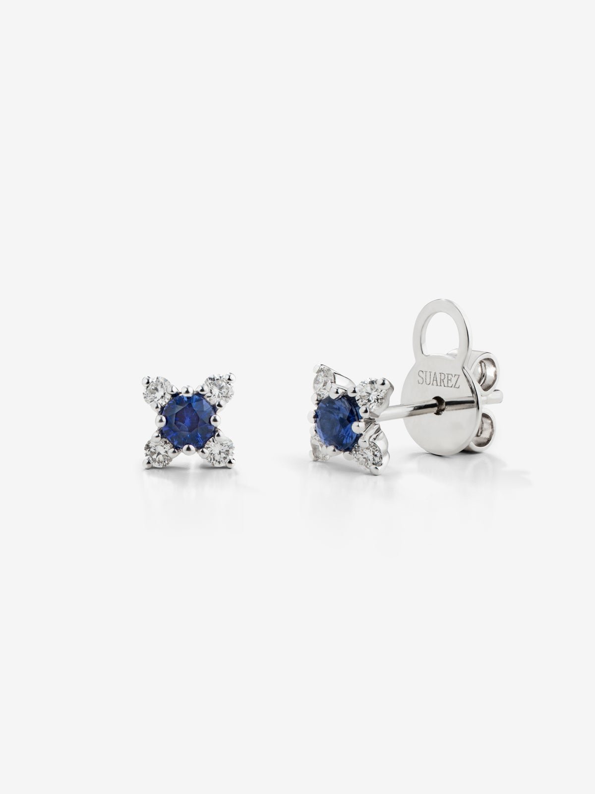 18K white gold hoop earrings with 2 brilliant-cut blue sapphires with a total of 0.26 cts and 8 brilliant-cut diamonds with a total of 0.16 cts