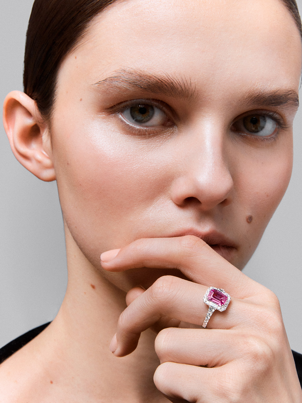 18kt white gold ring with 1.97cts octagonal pink sapphire and diamonds.