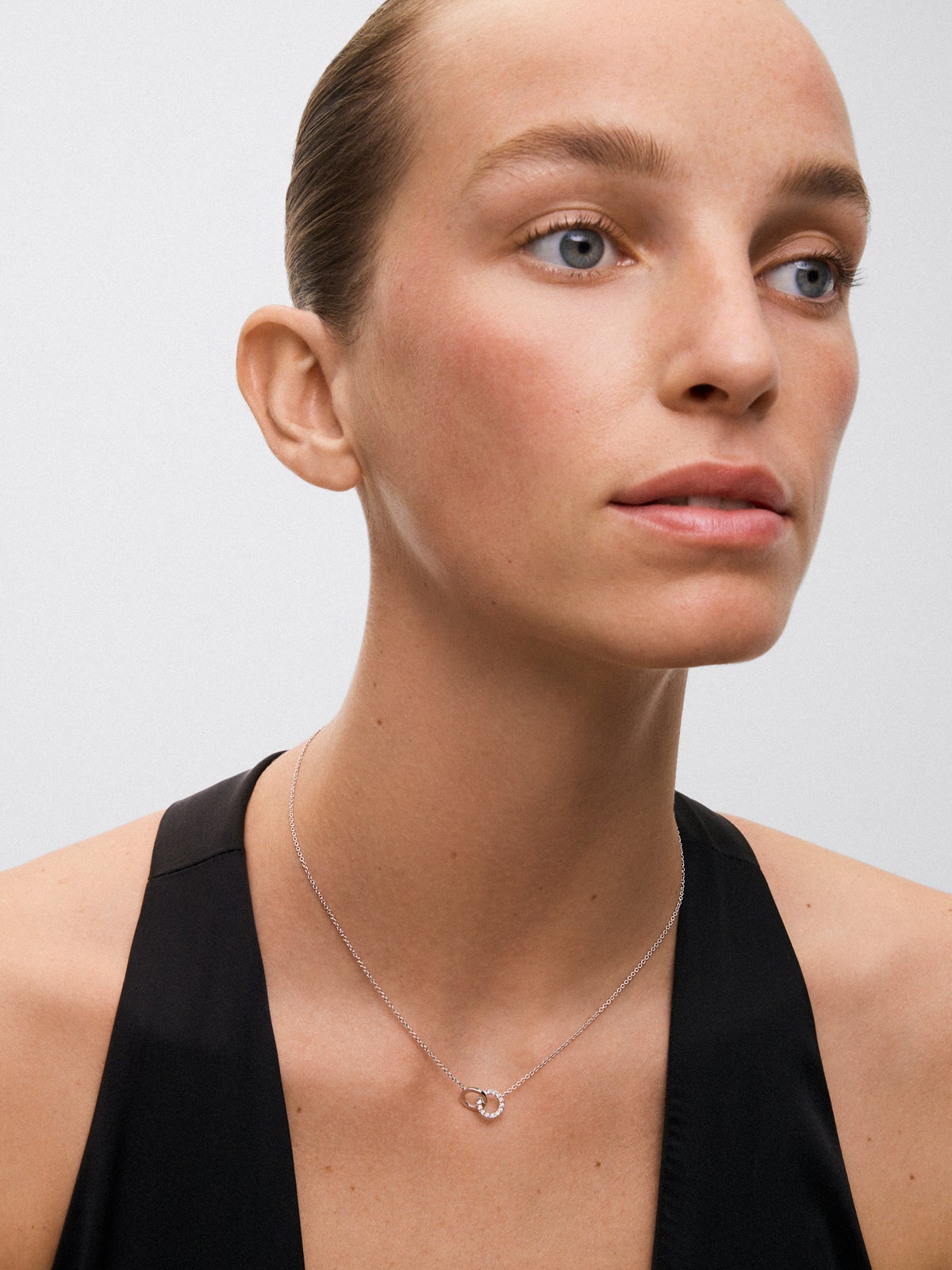 18K White Gold and Diamond Circular Pendant Chain