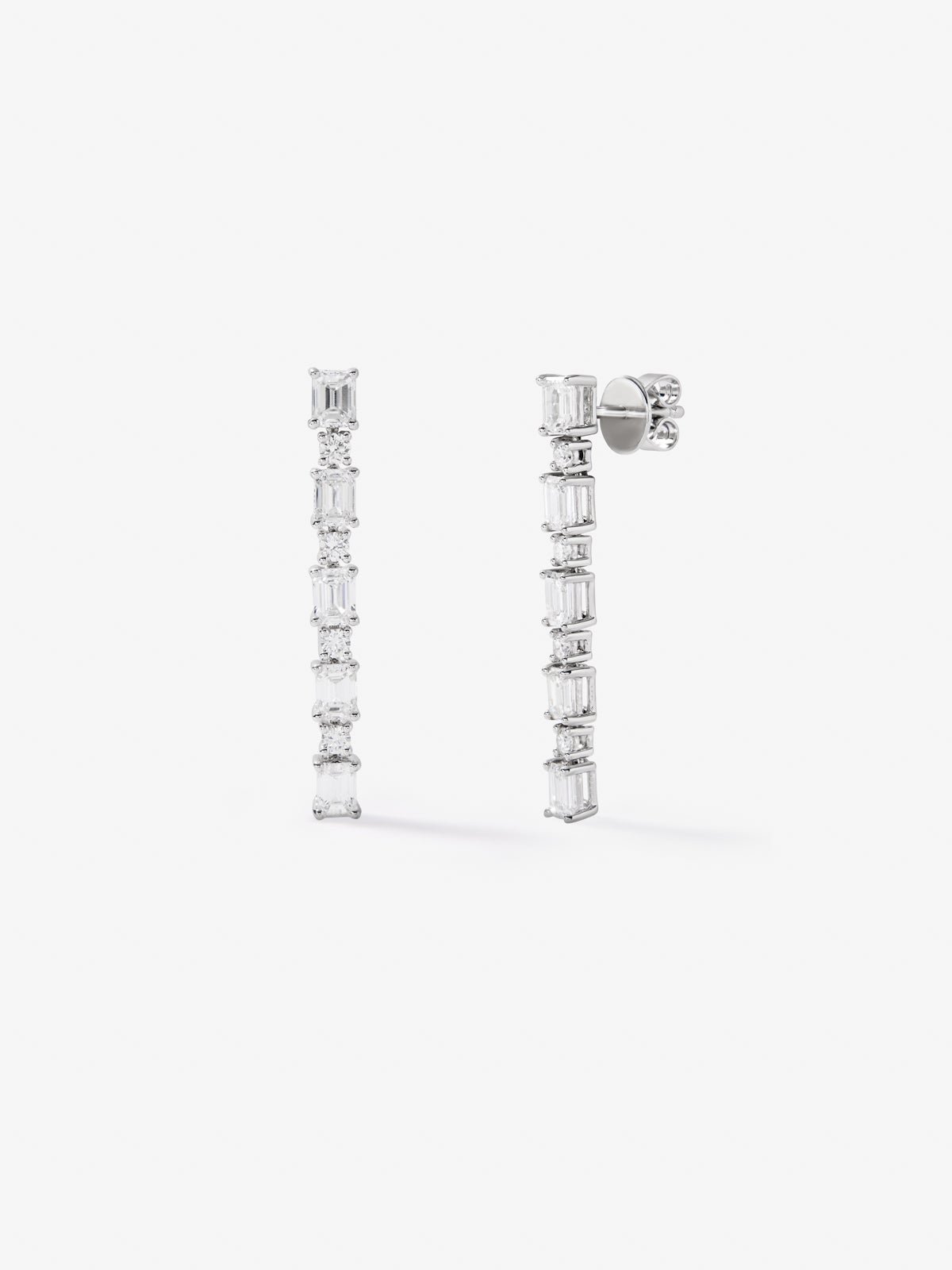 18K white gold earrings with 10 emerald-cut diamonds with a total of 2.64 cts and 8 brilliant-cut diamonds with a total of 0.35 cts