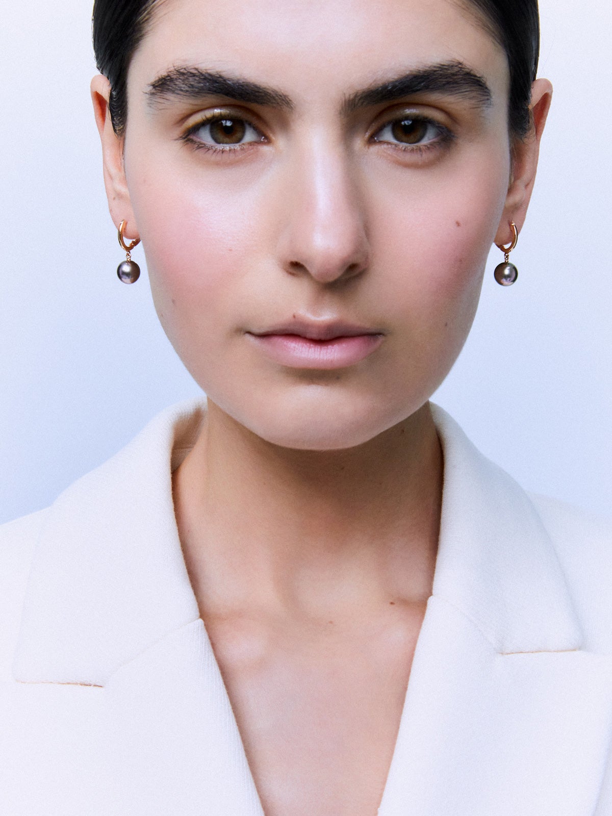 18k rose gold hoop earring with 9mm Tahitian pearl.
